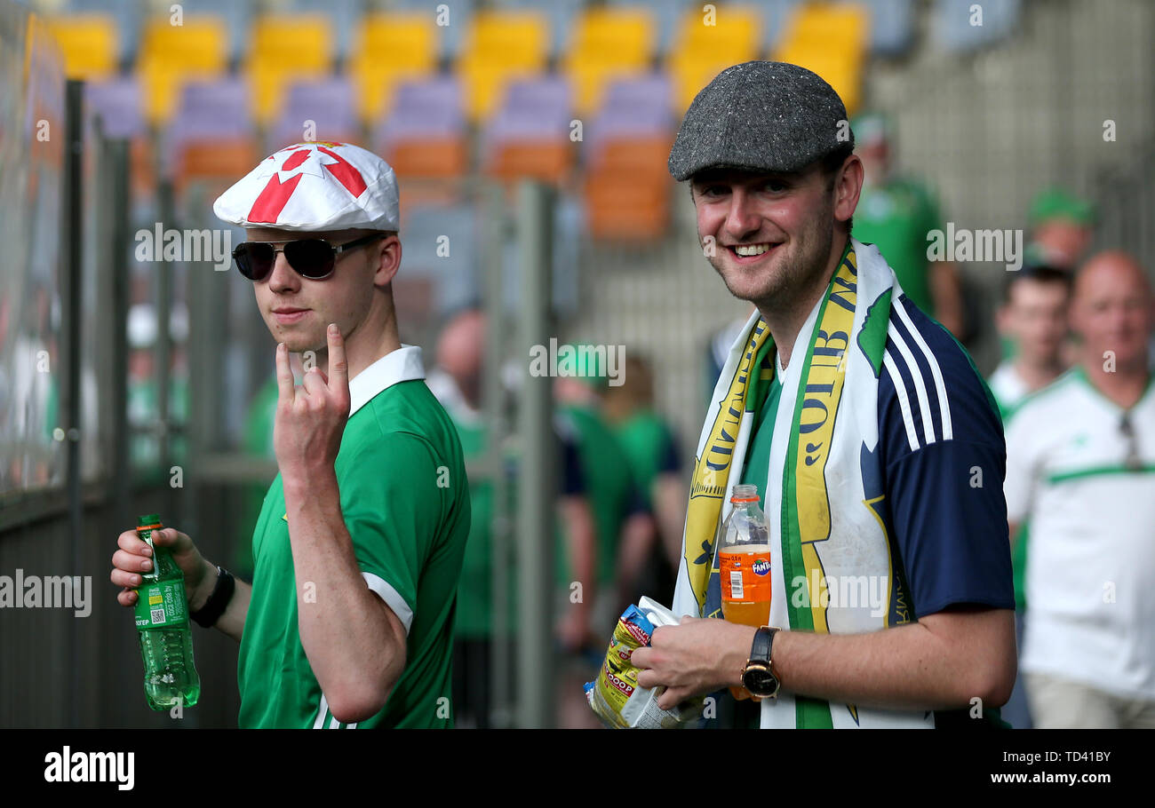 Irlanda del Nord fan fare il loro modo per loro sedi prima di UEFA EURO 2020 qualifica, gruppo C corrispondono a Borisov Arena. Foto Stock