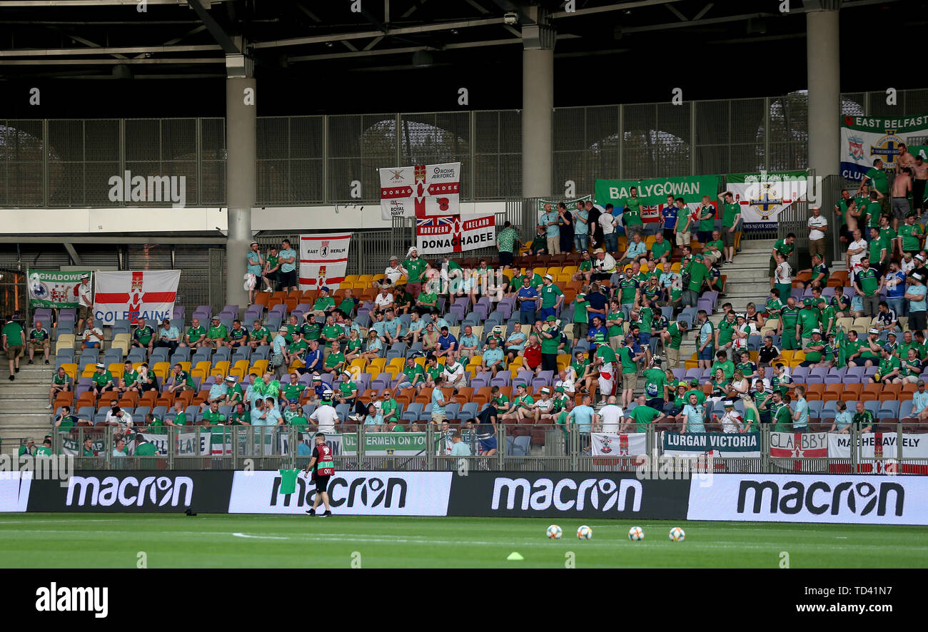 Irlanda del Nord i fan in gabbie prima di UEFA EURO 2020 qualifica, gruppo C corrispondono a Borisov Arena. Foto Stock