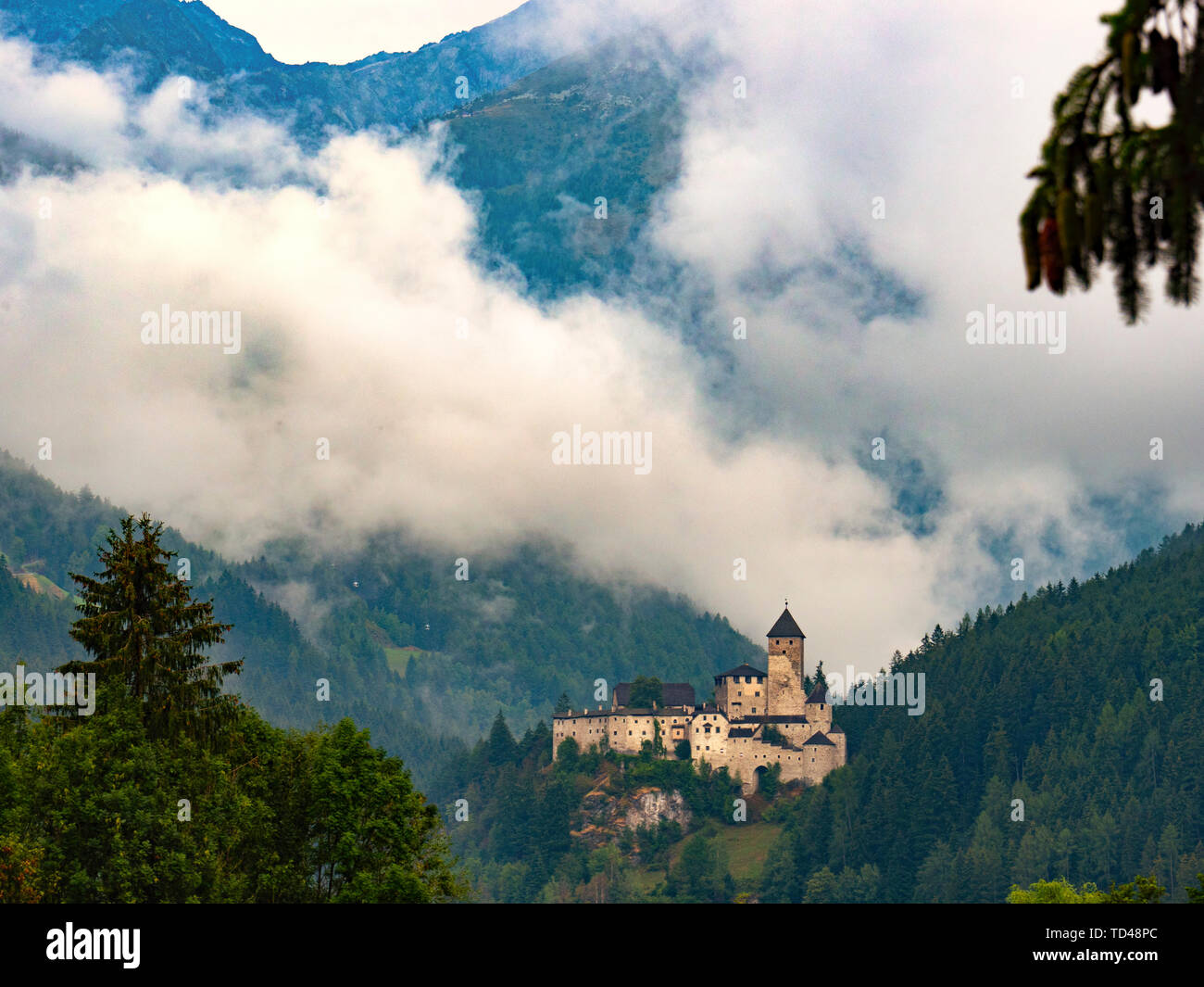 Castello di Tures presso sunrise, Campo Tures, Valle Aurina, Trentino Alto Adige, Italia, Europa Foto Stock