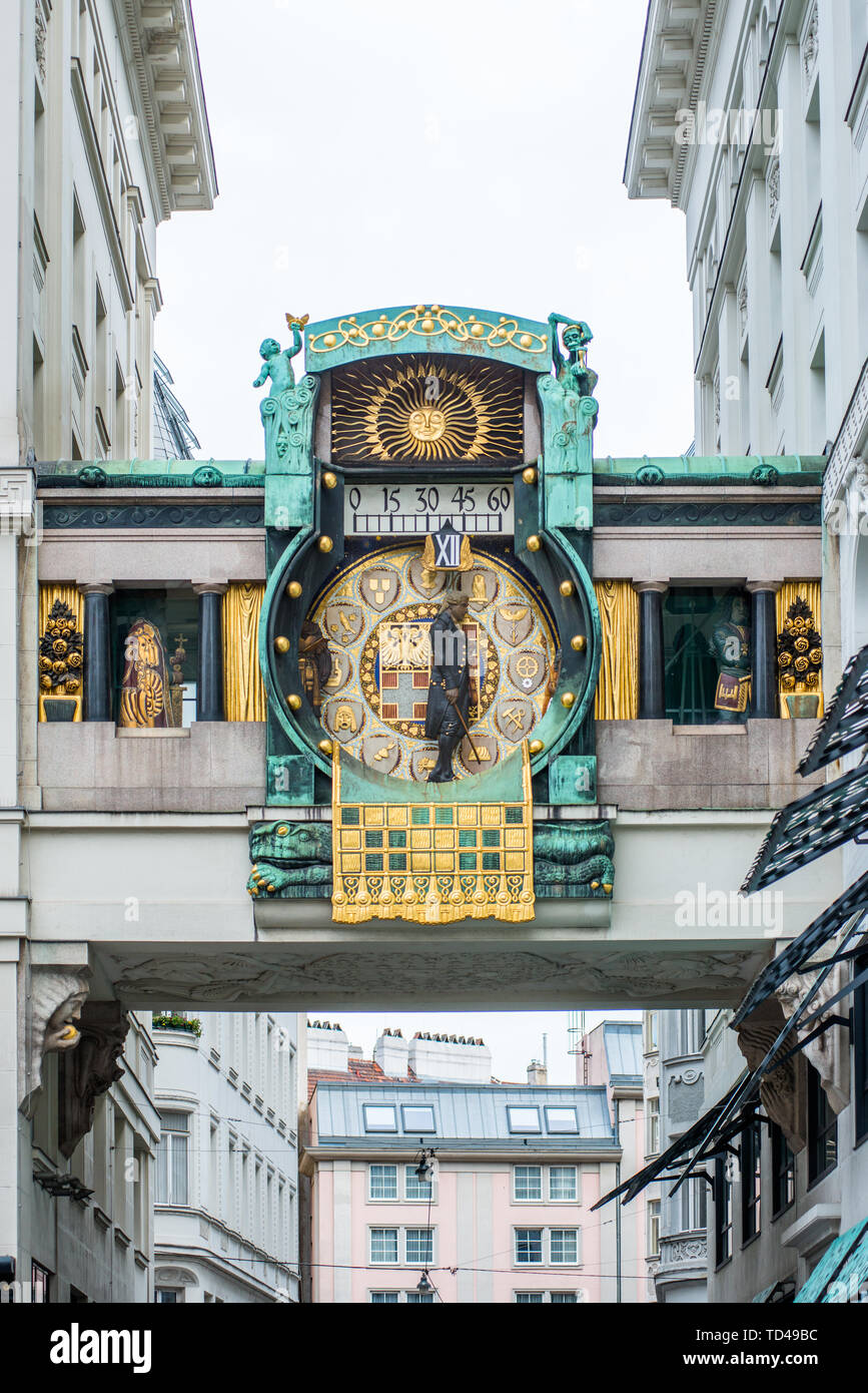 Ankeruhr (Anker clock) a Hohen Markt square, Vienna, Austria, Europa Foto Stock