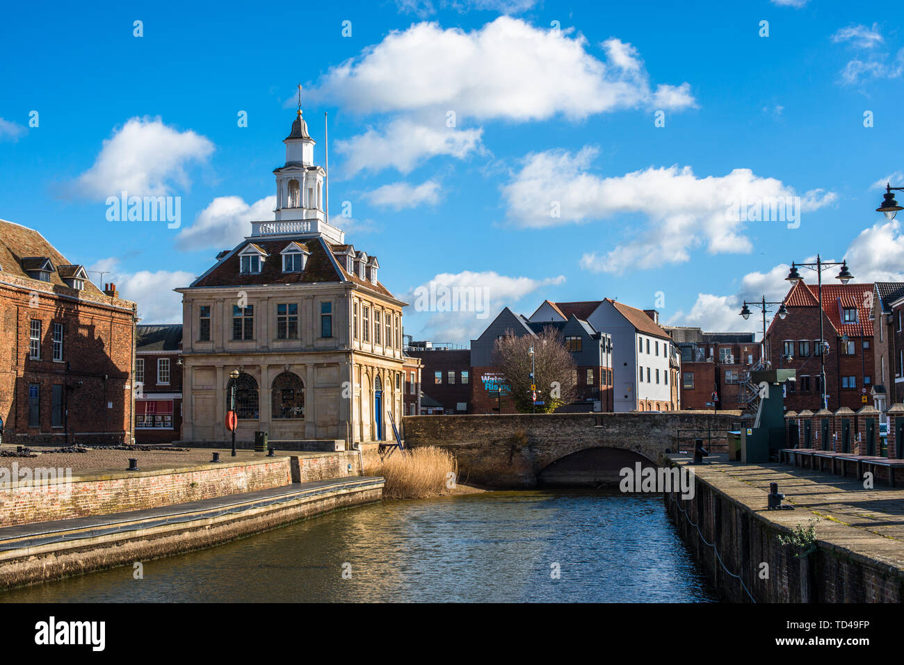 Il Customs House sulla storica Hereford Quay a Kings Lynn, Norfolk, Inghilterra, Regno Unito, Europa Foto Stock