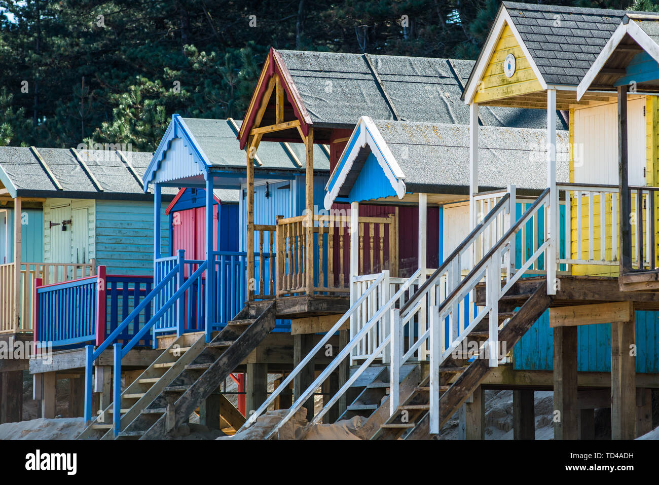 Pittoresca spiaggia di capanne sulla spiaggia di pozzi a Wells accanto al mare sulla Costa North Norfolk, Norfolk, East Anglia, England, Regno Unito, Europa Foto Stock