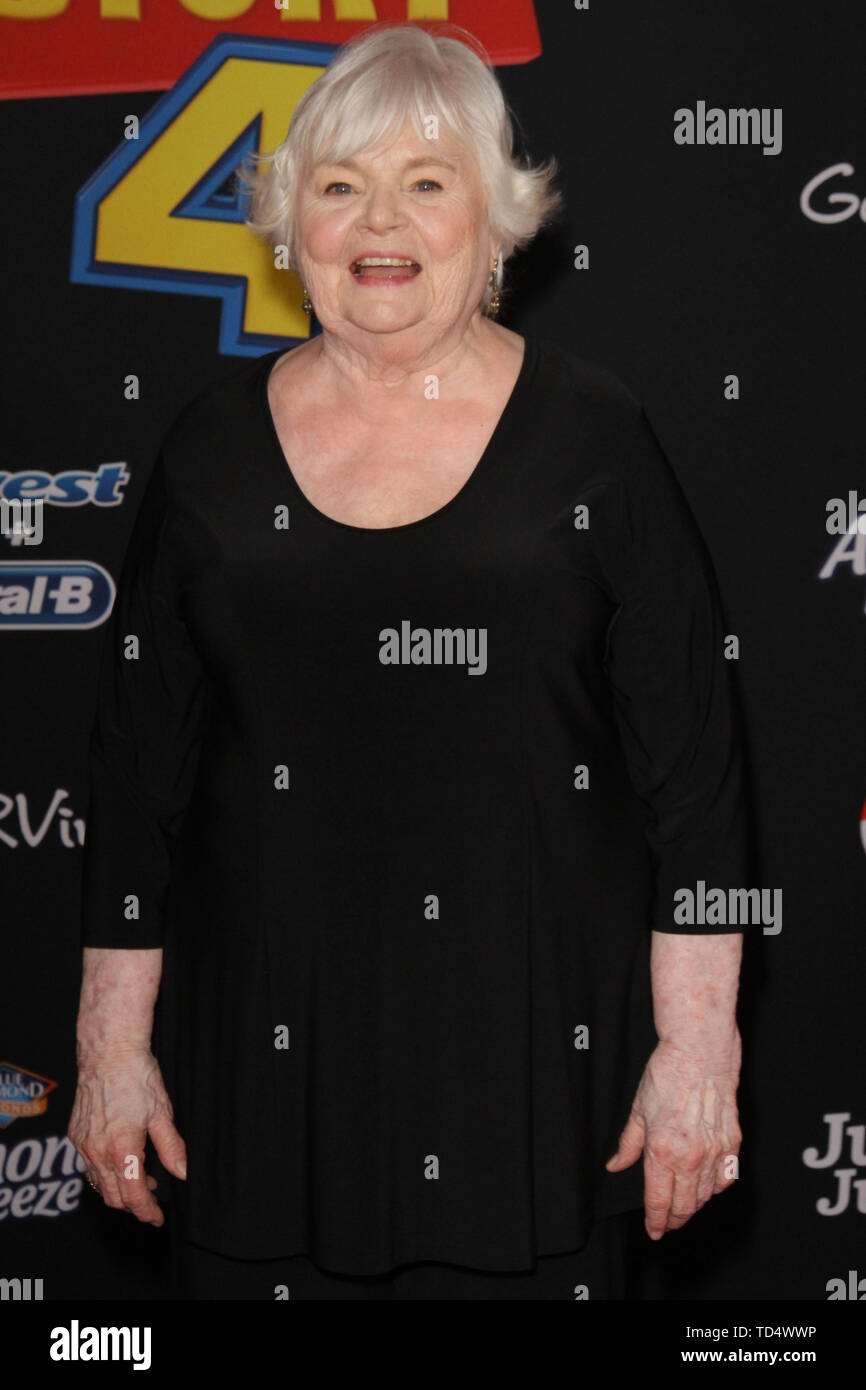 Los Angeles, Stati Uniti d'America. 11 Giugno, 2019. Giugno Squibb a Disney/Pixar "Toy Story 4' Premiere Mondiale tenutosi a El Capitan Theater di Hollywood, CA, 11 giugno 2019. Photo credit: Giuseppe Martinez/PictureLux Credito: PictureLux/Hollywood Archive/Alamy Live News Foto Stock