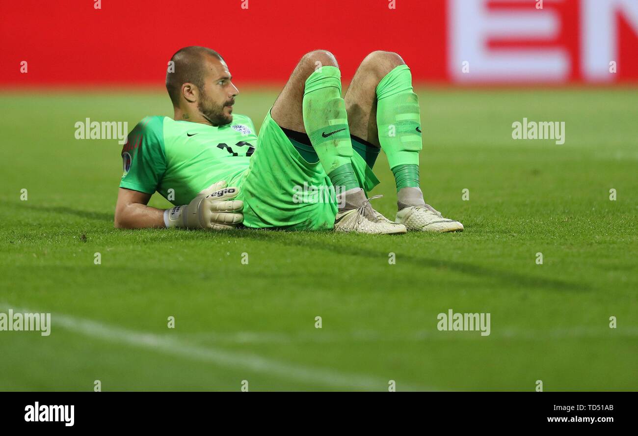 Estonia goalkeeper immagini e fotografie stock ad alta risoluzione - Alamy