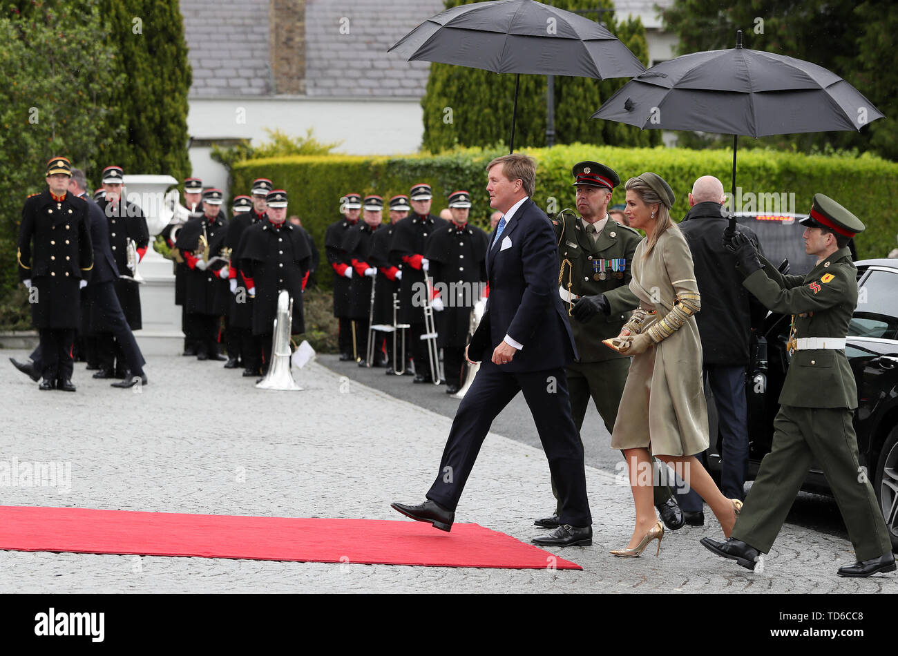 Le Loro Maestà il Re Willem-Alexander e Regina Maxima arriva a Aras un Uachtarain a Dublino durante la loro visita in Irlanda. Foto Stock