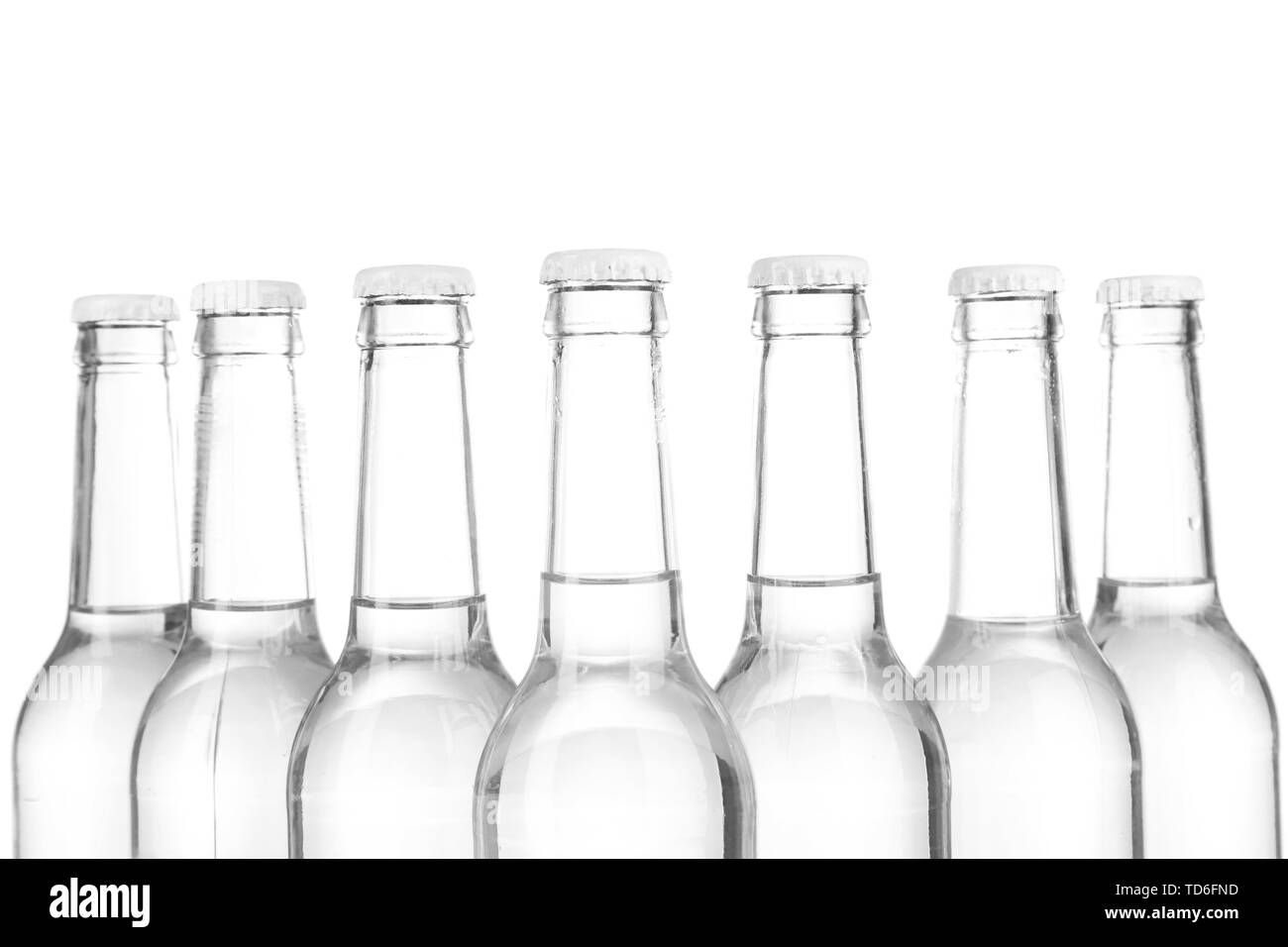 Bottiglie di acqua isolato su bianco Foto Stock