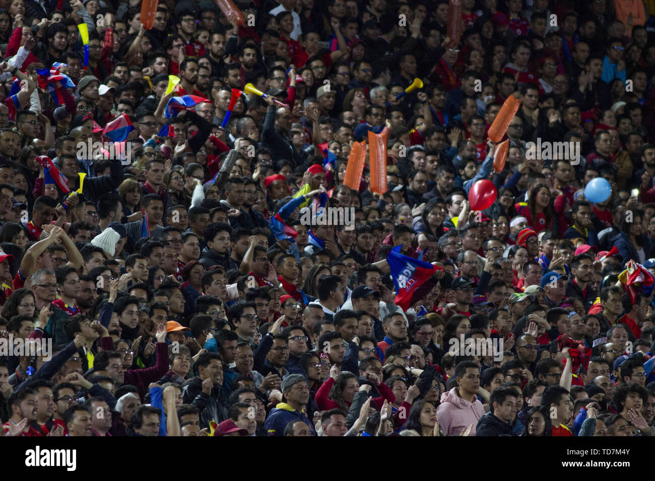 La gente della città di Barranquilla e sostenere il team junior nella finale di Liga Aguila 2019. 12 Giugno, 2019. 1. Credito: Daniel Garzon Herazo/ZUMA filo/Alamy Live News Foto Stock