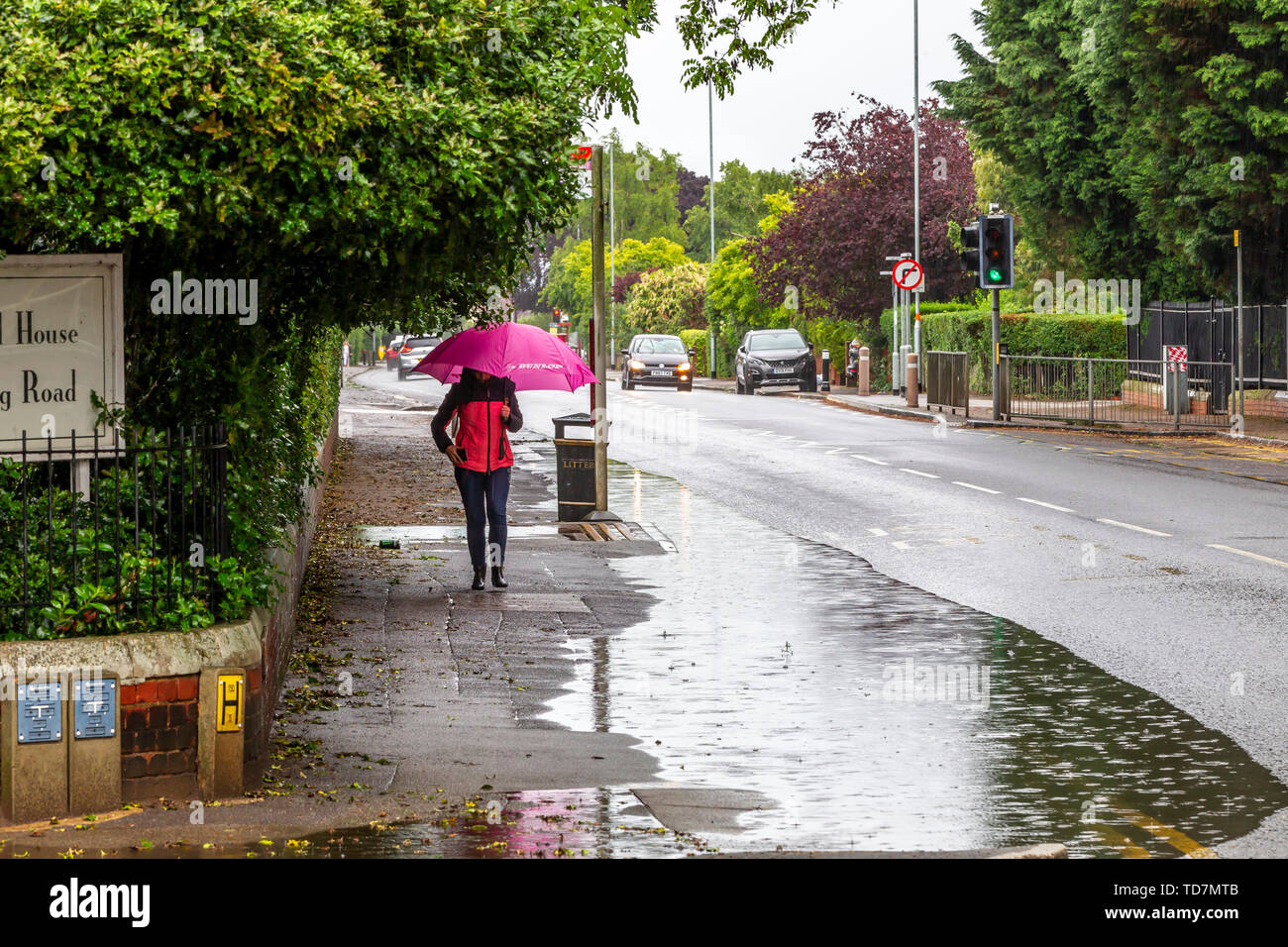 Northampton, Regno Unito. Xiii Giugno, 2019. Meteo. Un altro giorno di pioggia pesante, inondazioni in fatturazione rd a causa della pioggia costante negli ultimi giorni, la pioggia è oggi previsioni per continuare fino a 2100 ore di questa sera. Credito: Keith J Smith./Alamy Live News Foto Stock