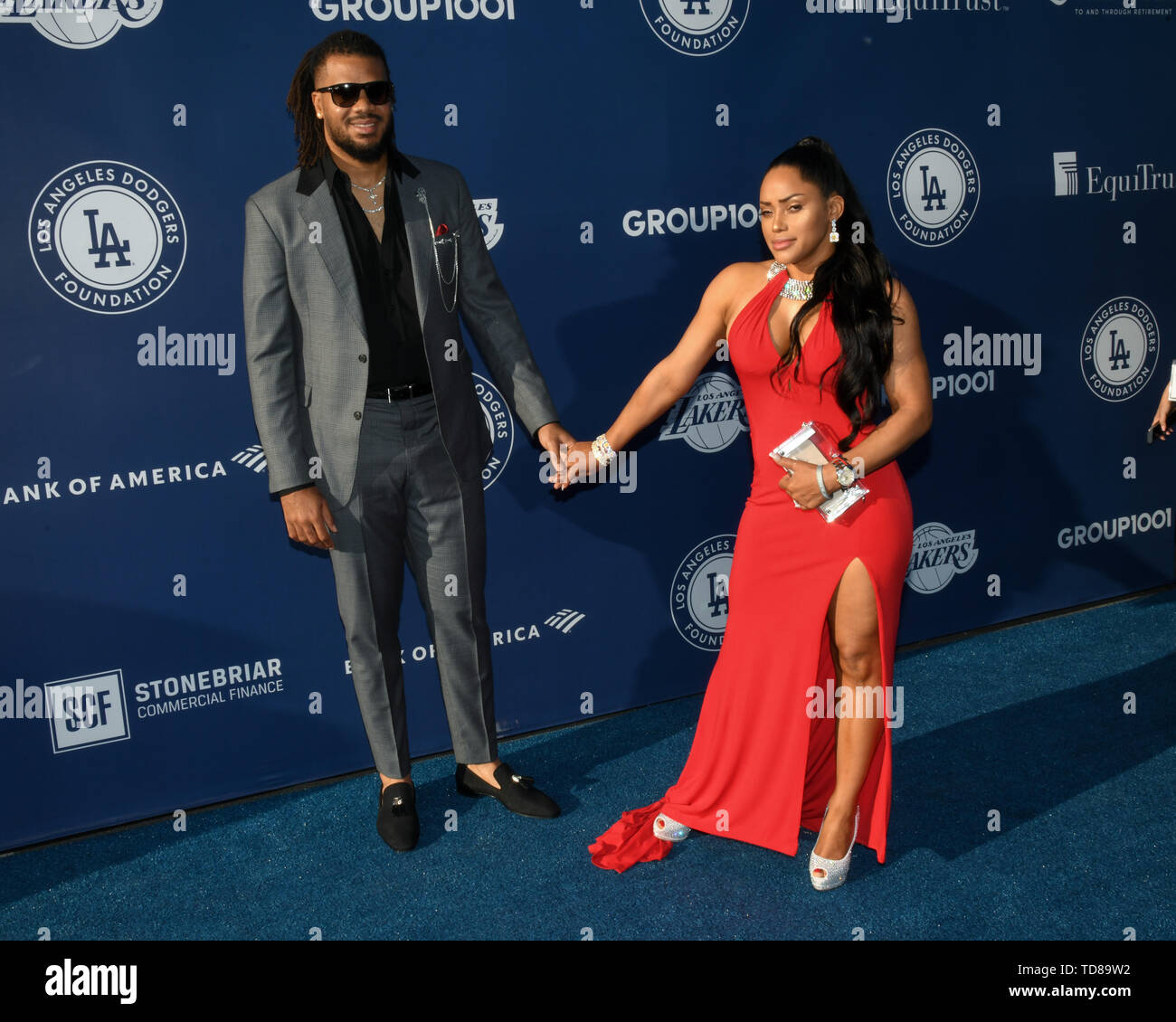 Giugno 12, 2019 - Los Angeles, California, Stati Uniti d'America - 12 Giugno 2019 - Los Angeles, California. Kenley Jansen e Gianni Jansen assiste il Los Angeles Dodgers Foundation Blue Diamond Gala presso il Dodger Stadium. (Credito Immagine: © Billy Bennight/ZUMA filo) Foto Stock