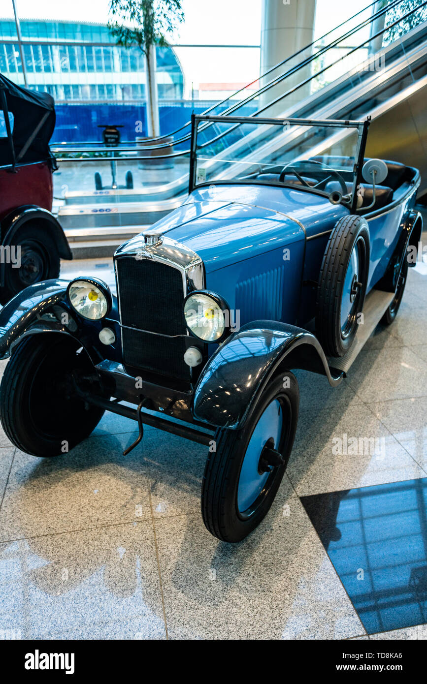 Mosca, Russia - 27 Maggio 2019: Peugeot 172R costruite a anno 1926 vintage auto all'gratuitamente mostra a Mosca Domodedovo Airport Foto Stock