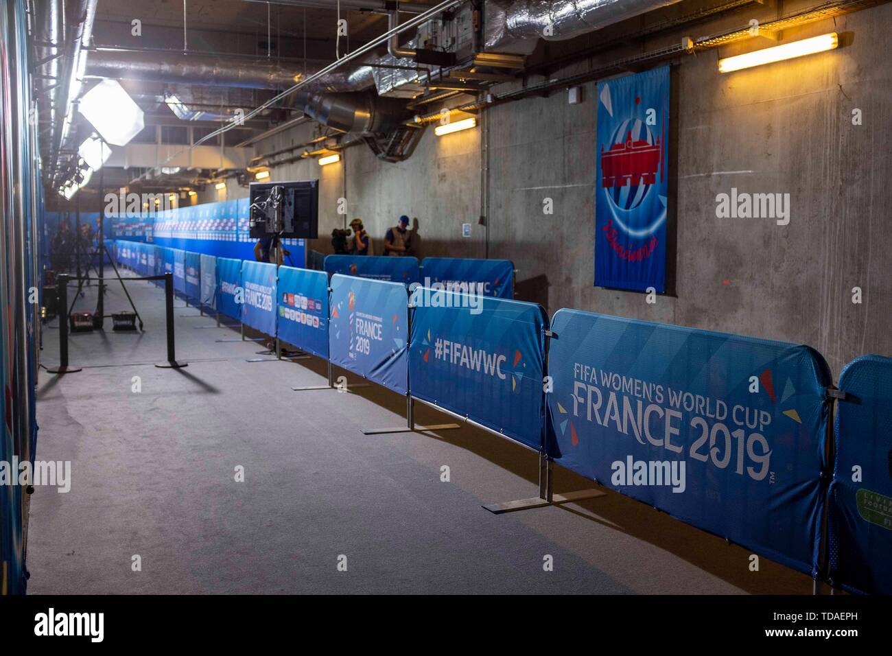 Valenciennes, Francia. Xiii Giugno, 2019. Funzione, zona mista allo stadio. Gruppo preliminare B, corrispondono 15, Germania (GER) - Spagna (ESP) 1: 0, su 12.06.2019 a Valenciennes. Le donne di Calcio World Cup 2019 dal 07.06. - 07.07.2019 in Francia. € | Utilizzo di credito in tutto il mondo: dpa/Alamy Live News Foto Stock