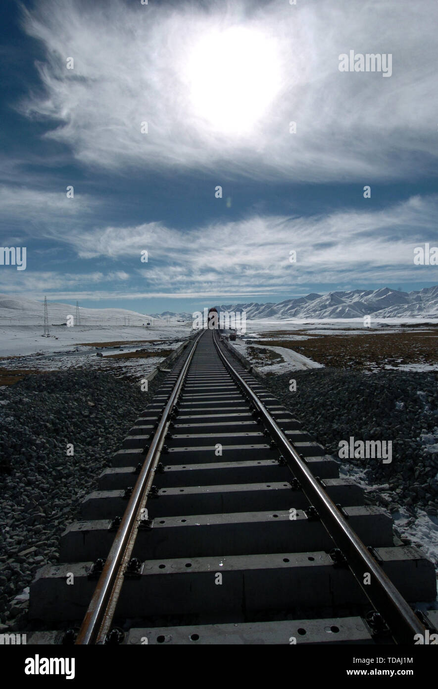 Lhasa. 15 dic 2004. Foto scattata a Dic. 15, 2004 mostra il cantiere per la costruzione della ferrovia Qinghai-Tibet. Credito: Chogo/Xinhua/Alamy Live News Foto Stock