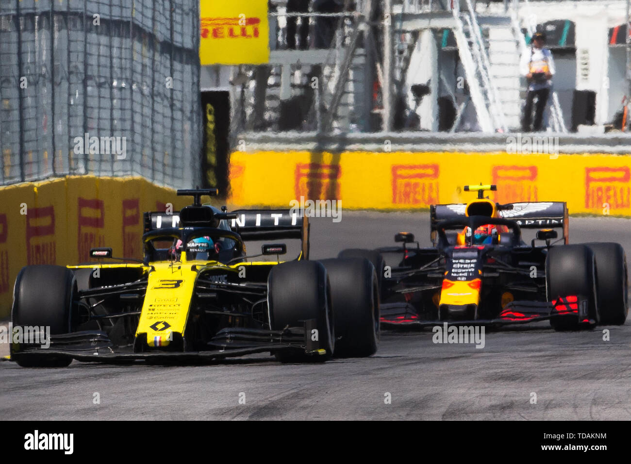 Giugno 09, 2019: Renault driver Daniel Ricciardo (3) dell'Australia perseguito dalla Red Bull Racing driver Honda Pierre Gasly (10) della Francia durante il periodo della Formula Uno, Montreal Grand Prix sul circuito Gilles Villeneuve di Montreal, Quebec, Canada Daniel Lea/CSM Foto Stock