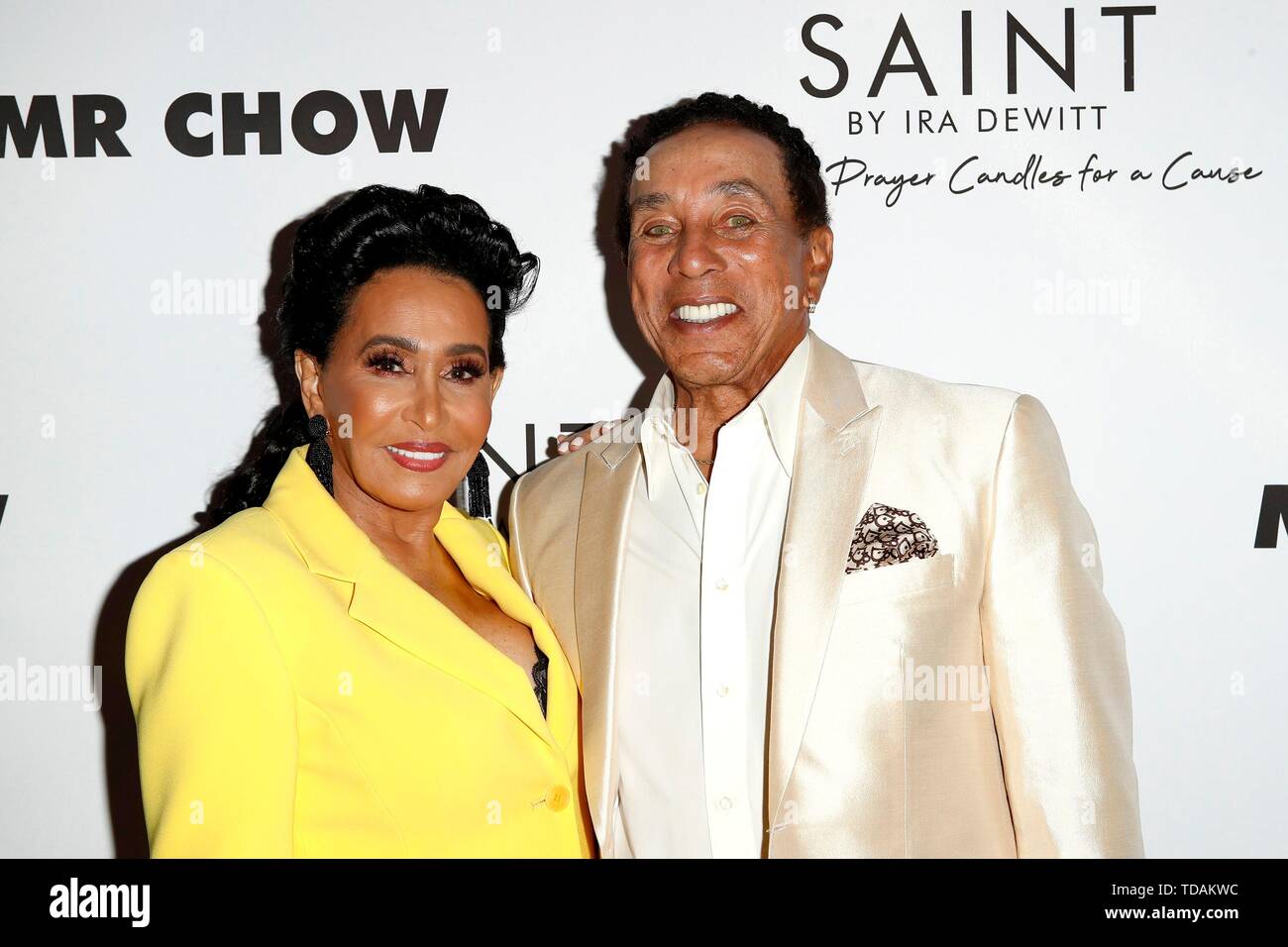 Beverly Hills, CA. 12 Giugno, 2019. Francesca Glandney, Smokey Robinson presso gli arrivi per SAINT che beneficiano di St. Jude per bambini Ospedale di ricerca, il sig. Chow, Beverly Hills, CA 12 Giugno 2019. Credito: Priscilla concedere/Everett raccolta/Alamy Live News Foto Stock