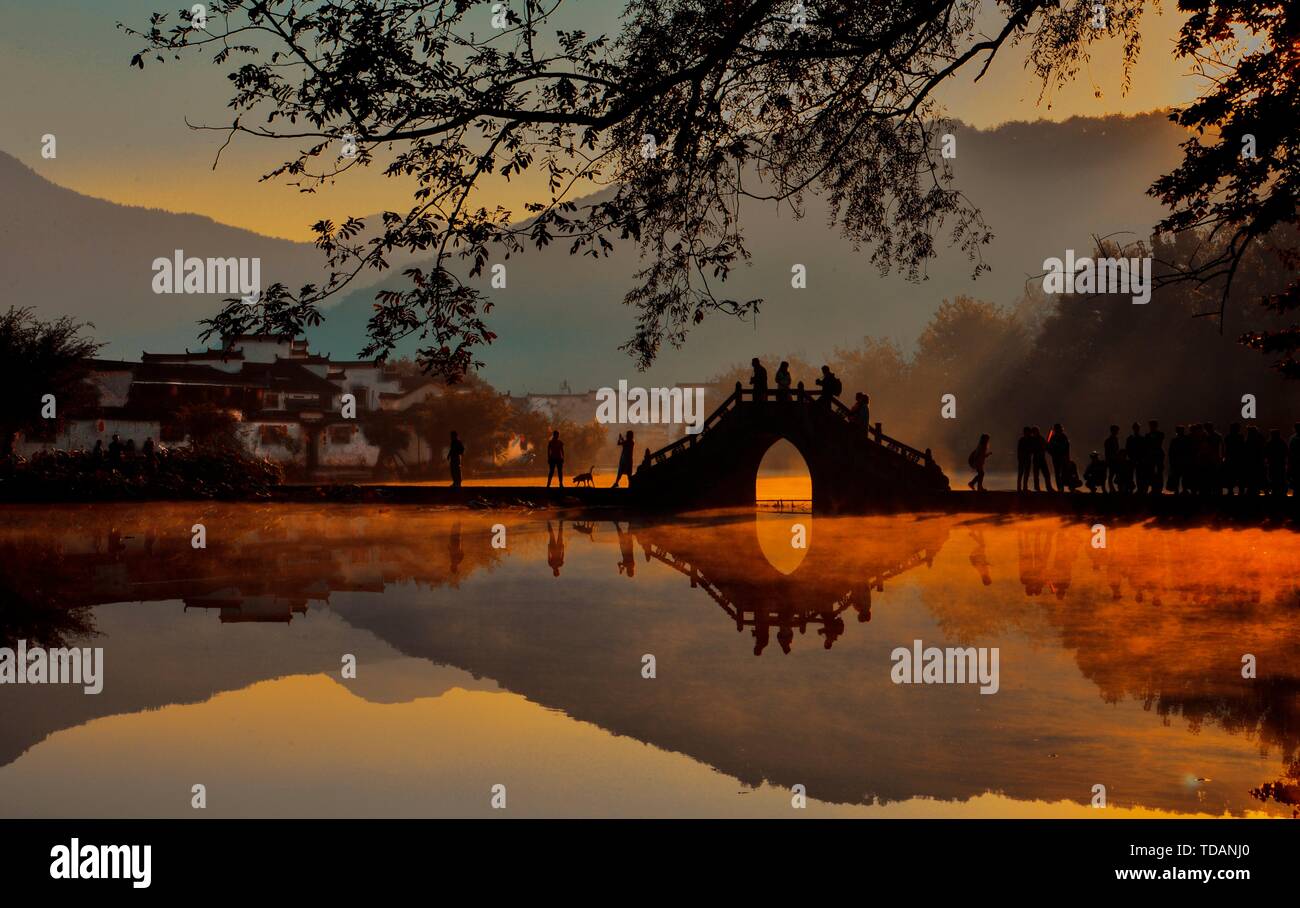 Mattina di South Lake in Hongcun Foto Stock