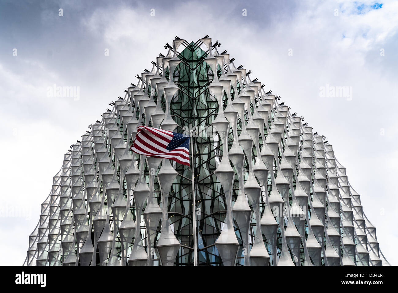 L'ambasciata americana a Londra dall'architetto Kieran Timberlake (2017). Da un Open City tour di architettura del Nine Elms area di Londra. Data foto: T Foto Stock