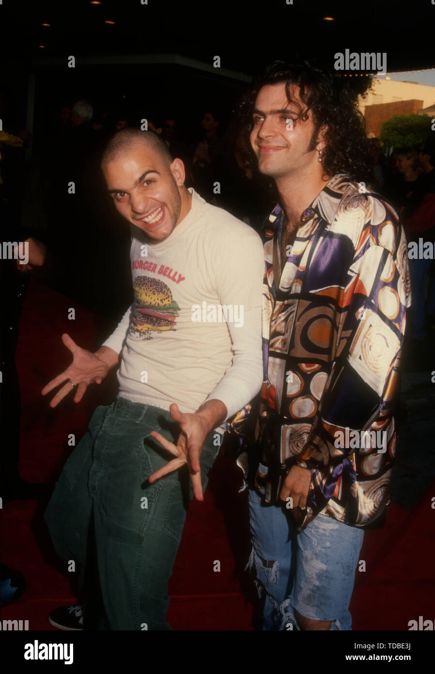 Westwood, California, Stati Uniti d'America 12 luglio 1994 musicisti/fratelli Ahmet Zappa e Dweezil Zappa frequentare XX Century Fox "vero bugie' Premiere sulla luglio 12, 1994 a Mann Village Theatre di Westwood, California, Stati Uniti d'America. Foto di Barry re/Alamy Stock Photo Foto Stock