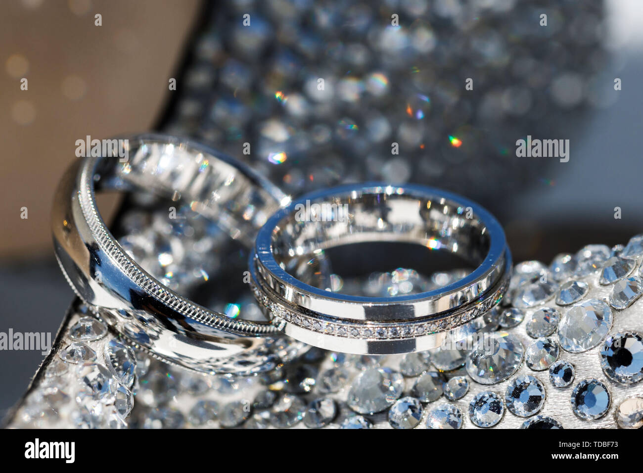 Nuziale di lusso anelli di nozze per la sposa e lo sposo Foto Stock