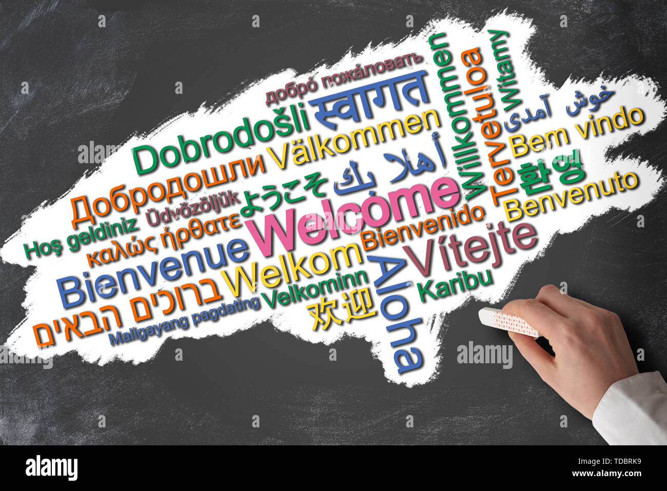 Benvenuti in molte lingue diverse word cloud su lavagna Foto Stock