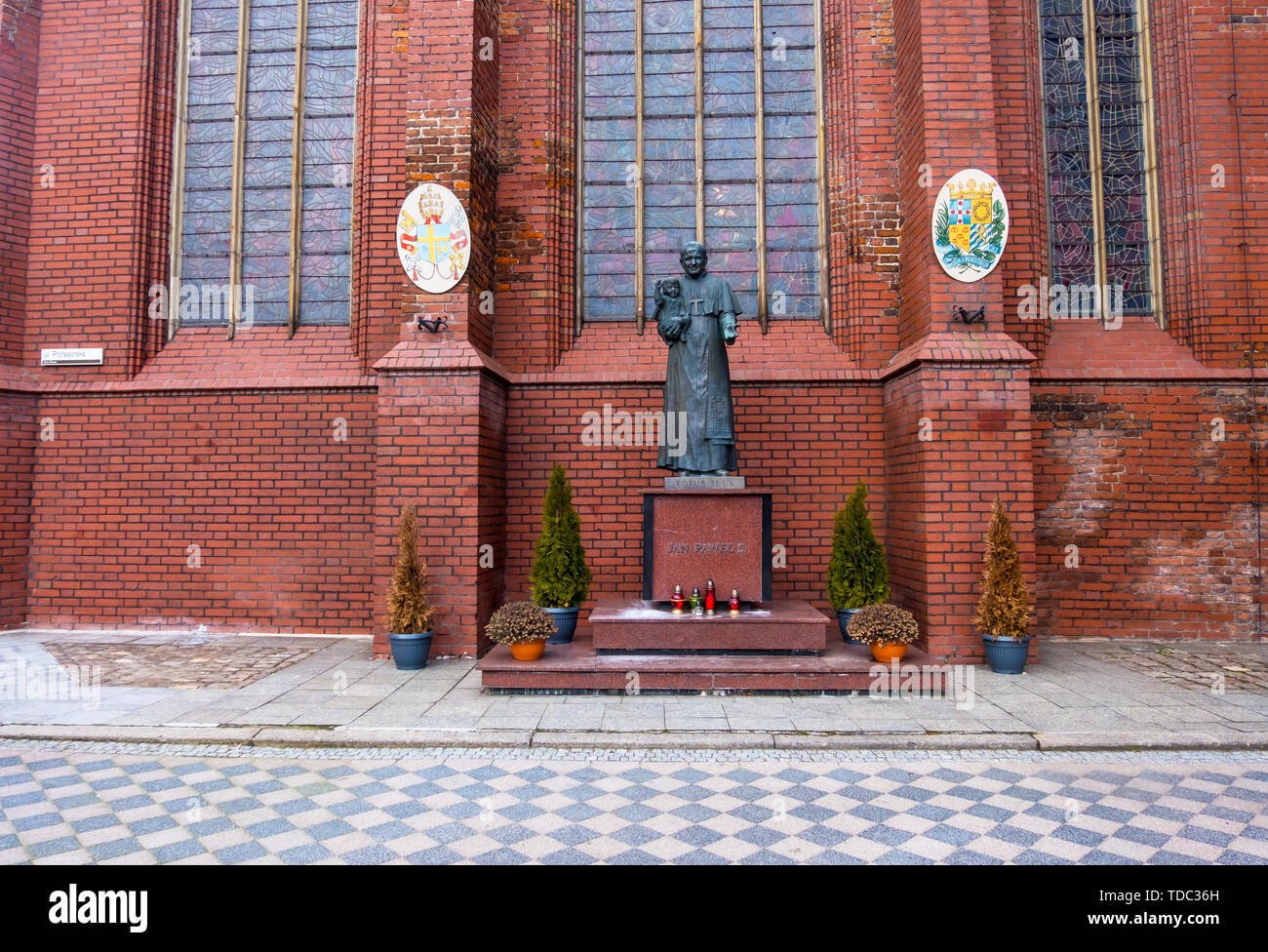 Gdansk, Polonia - Febbraio 05, 2019: la statua di Papa Giovanni Paolo II a Santa Brigida chiesa di Gdask, Polonia Foto Stock