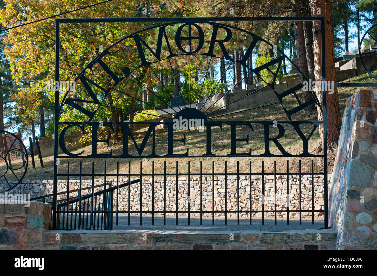 Mt. Moria Cimitero, dove James Butler Hickok (alias Wild Bill) e Martha Jane Burke (alias Calamity Jane) sono sepolti, Deadwood, Dakota del Sud, STATI UNITI D'AMERICA Foto Stock