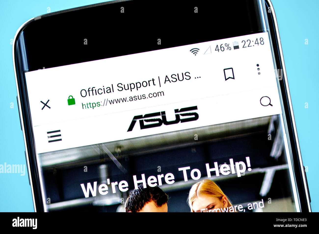 Berdyansk, Ucraina - 10 Giugno 2019: Asustek Computer website homepage. Asustek Computer logo visibile sullo schermo del telefono, illustrativi editoriale. Foto Stock