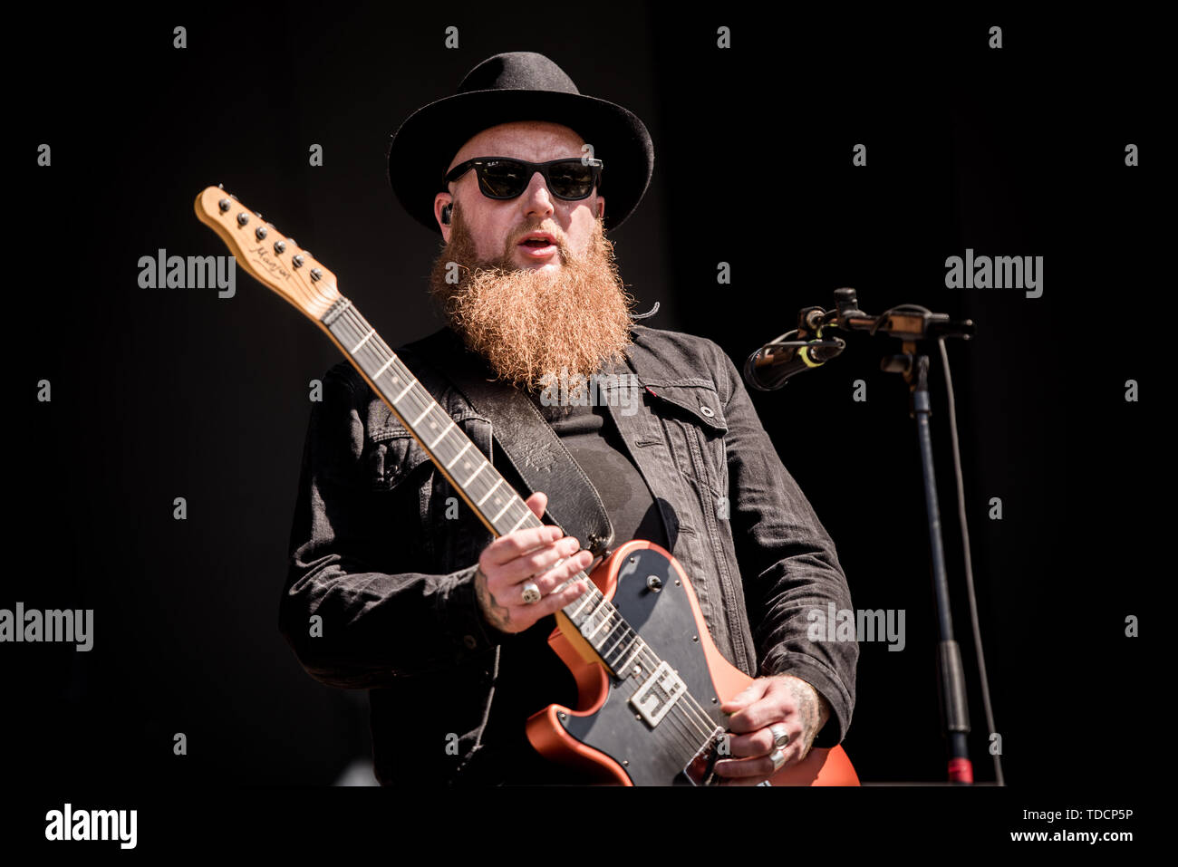 Firenze, Italia. Xiii Giugno, 2019. Michael Fry, chitarrista del British rock band Skindred, esecuzione dal vivo sul palco a rocce di Firenze festival 2019 a Firenze, Italia, apertura per gli Smashing Pumpkins e strumento Credito: Alessandro Bosio/Pacific Press/Alamy Live News Foto Stock