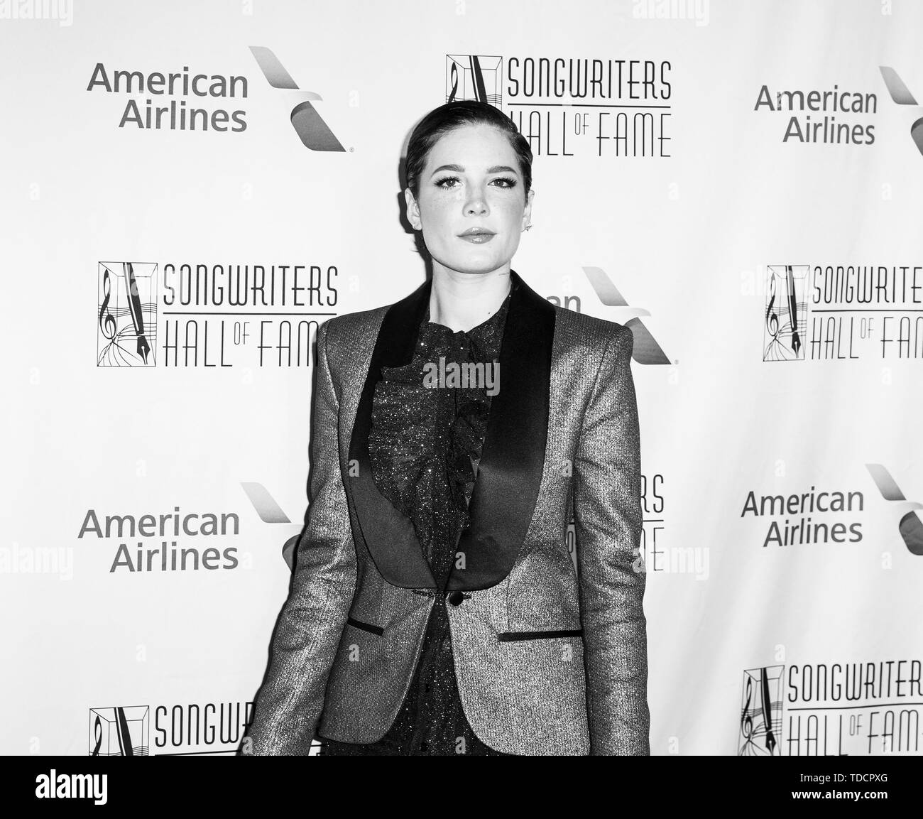 Halsey assiste Songwriters Hall Of Fame cinquantesimo induzione annuale e premi la cena presso la struttura New York Marriott Marquis (foto di Lev Radin / Pacific Stampa) Foto Stock