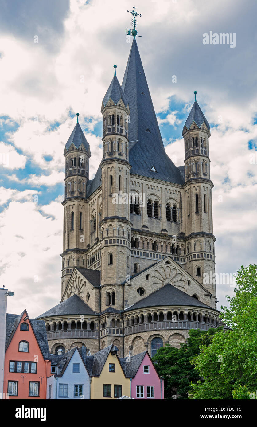 Il grande romanica chiesa di San Martino a Colonia Foto Stock