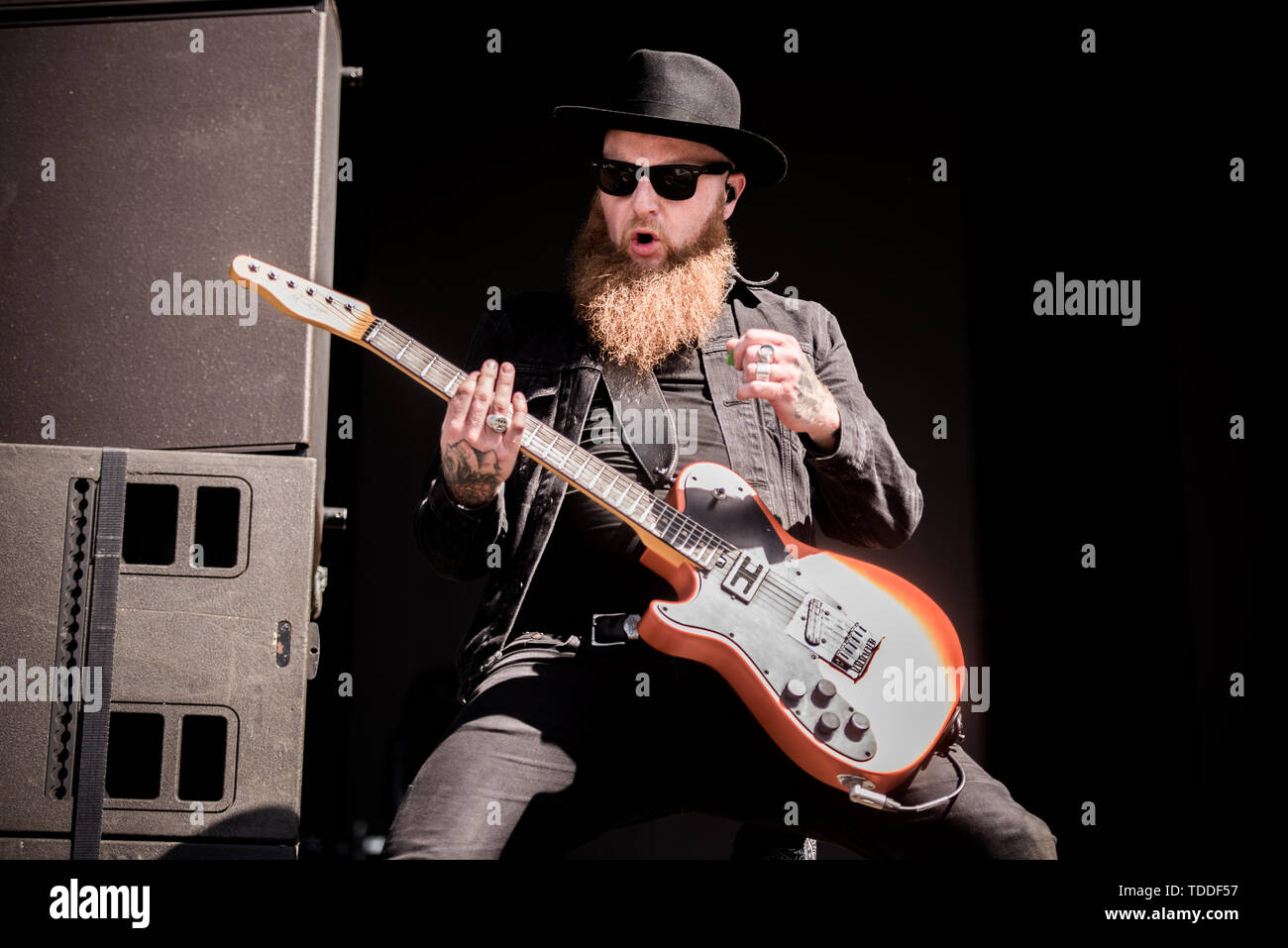 Firenze, Italia. Xiii Giugno, 2019. Michael Fry, chitarrista del British rock band Skindred, esecuzione dal vivo sul palco a Firenze rocce festival 2019 a Firenze, Italia, apertura per gli Smashing Pumpkins e strumento Credito: Alessandro Bosio/Pacific Press/Alamy Live News Foto Stock