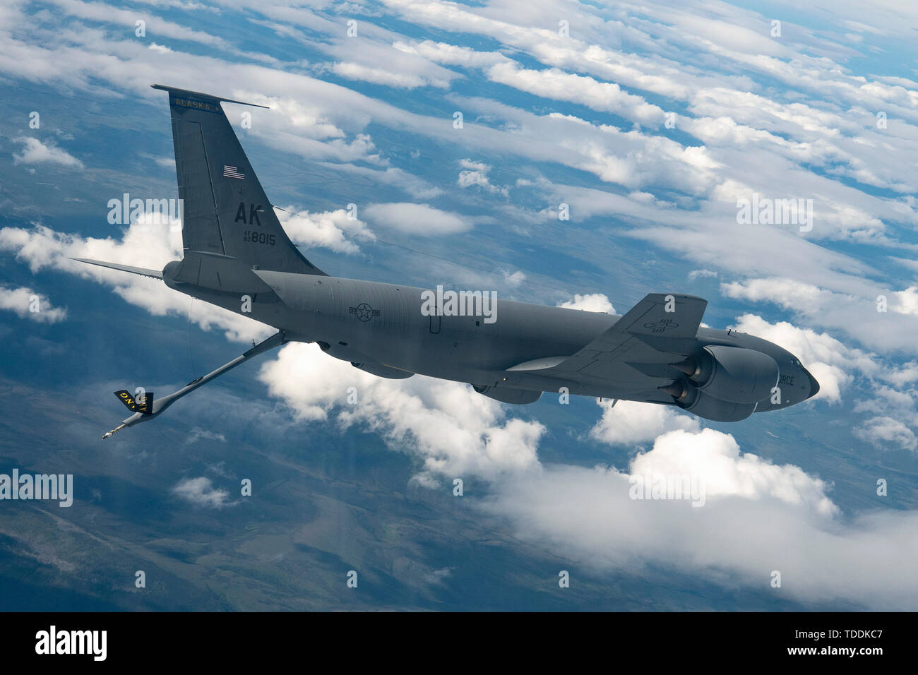 Un 168Air Refuelling Squadron KC-135 Stratotanker svetta nel giunto Pacific Alaska Range complesso durante la bandiera rossa-Alaska 19-2, 13 giugno 2019, a Eielson Air Force Base in Alaska. RF-un esercizi offrono opportunità uniche per integrare le varie forze in una minaccia reale ambiente e risale al 1975, quando è stato tenuto a Clark Air Force Base, Filippine e chiamato esercizio affrontare il tuono. (U.S. Air Force foto di Senior Airman Daniel Snider) Foto Stock