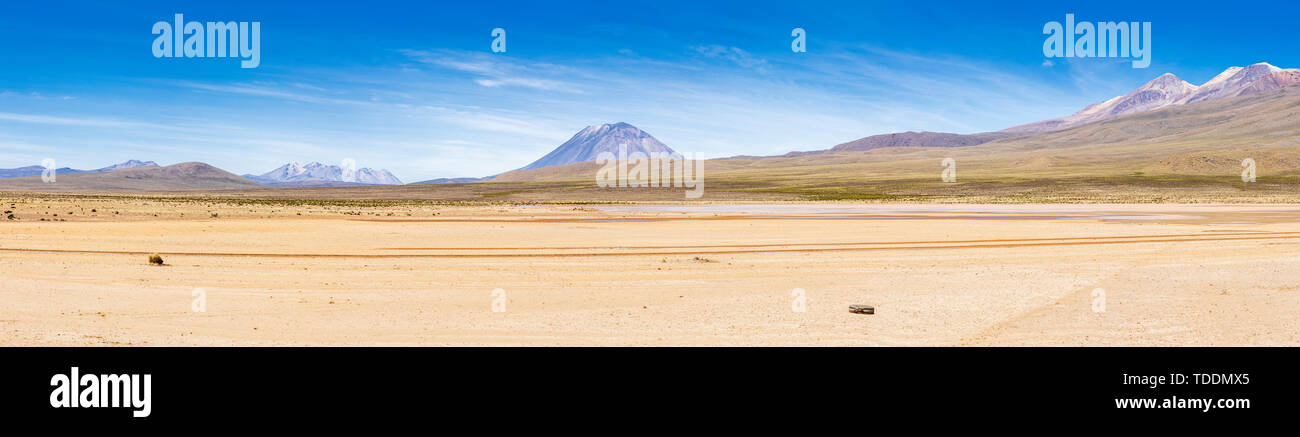 Vista panoramica attraverso la Reserva Nacional de Salinas y Aguada Blanca, Arequipa, Perù, Foto Stock