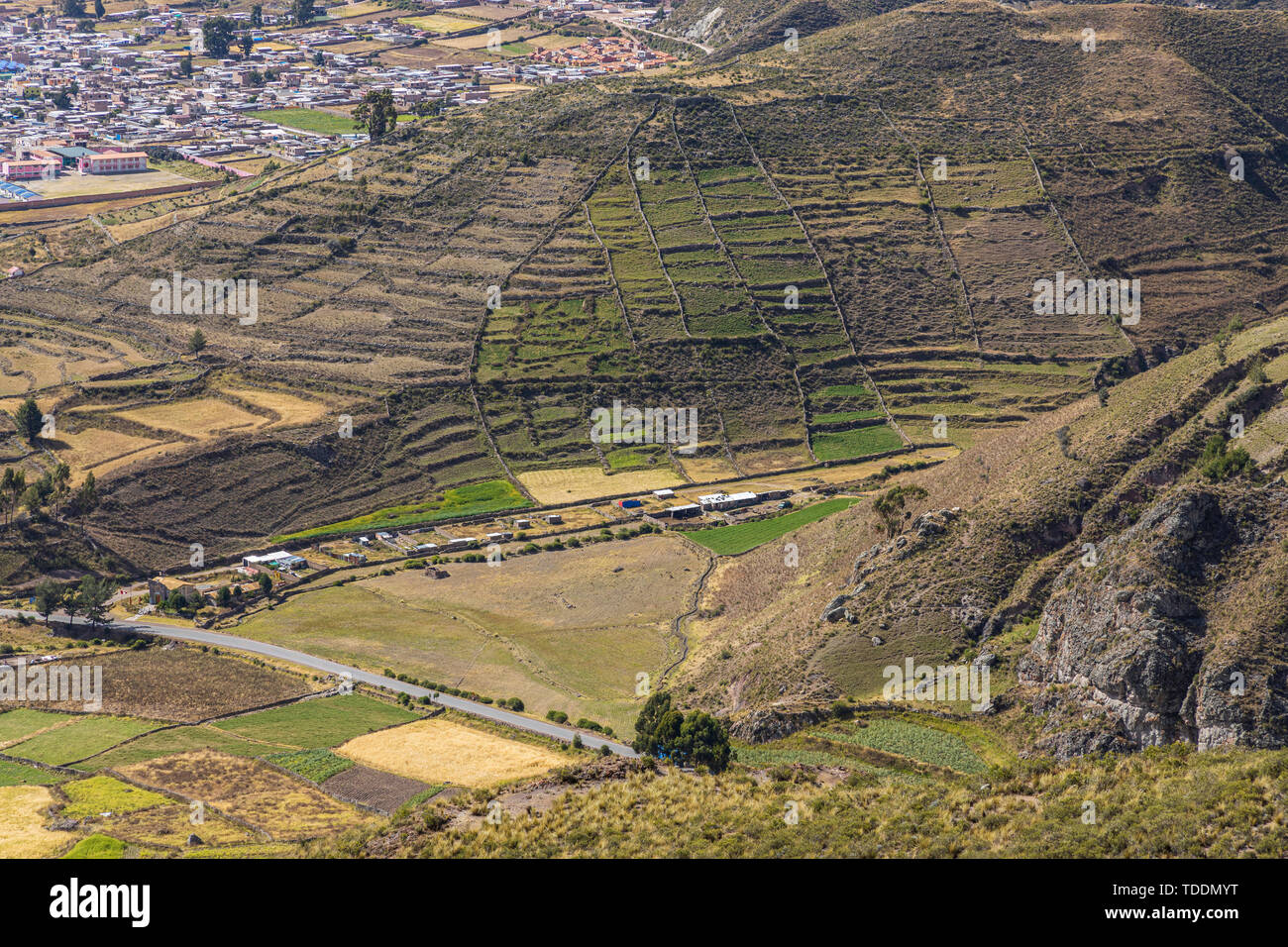 Panorama sulla città di Chivay dal Canyon del Colca, Perù, Foto Stock