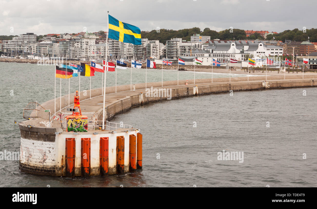 Varie bandiere nazionali in Svezia. Foto Stock