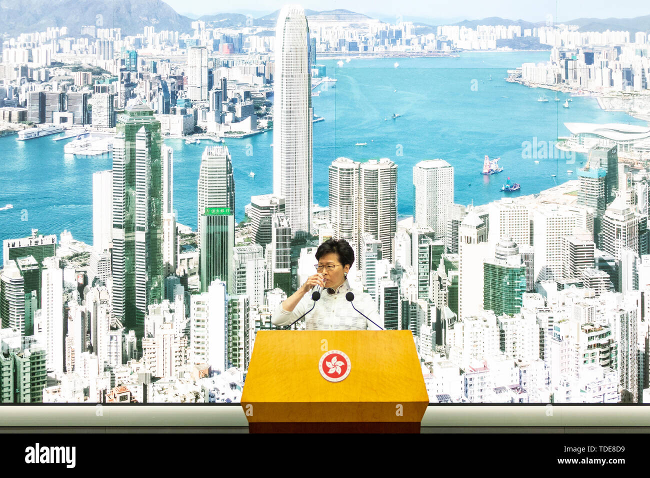 Carrie Lam, Hong Kong, amministratore delegato, parla alla conferenza stampa al governo centrale complesso. Hong Kong è Chief Executive Carrie Lam ha annunciato per ritardare un controverso Cina extradition bill e fermare il suo progresso sabato dopo i recenti scontri tra polizia e manifestanti al di fuori di edifici del governo al di sopra della legge che permetterebbe ai sospetti criminali per essere inviato verso la terraferma. Un volume stimato di 1 milioni di persone sono scese nelle strade di domenica per protestare contro il disegno di legge come scontri tra dimostranti e la polizia è scoppiata dopo la pacifica marzo e molti ritengono che la proposta di amen Foto Stock