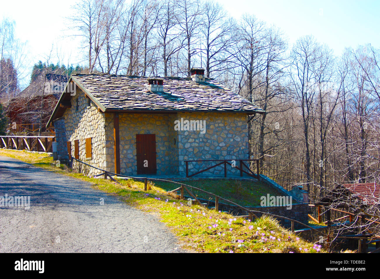Una tranquilla vacanza in montagna cottage costruito interamente in pietra e mattoni di roccia ma molto elegante e affascinante anche per il noleggio di esso Foto Stock