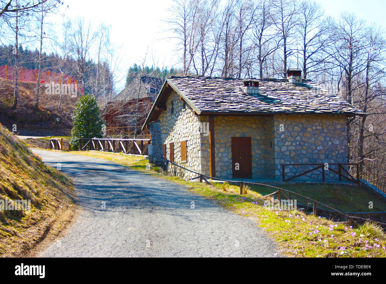 Una tranquilla vacanza in montagna cottage costruito interamente in pietra e mattoni di roccia ma molto elegante e affascinante anche per il noleggio di esso Foto Stock