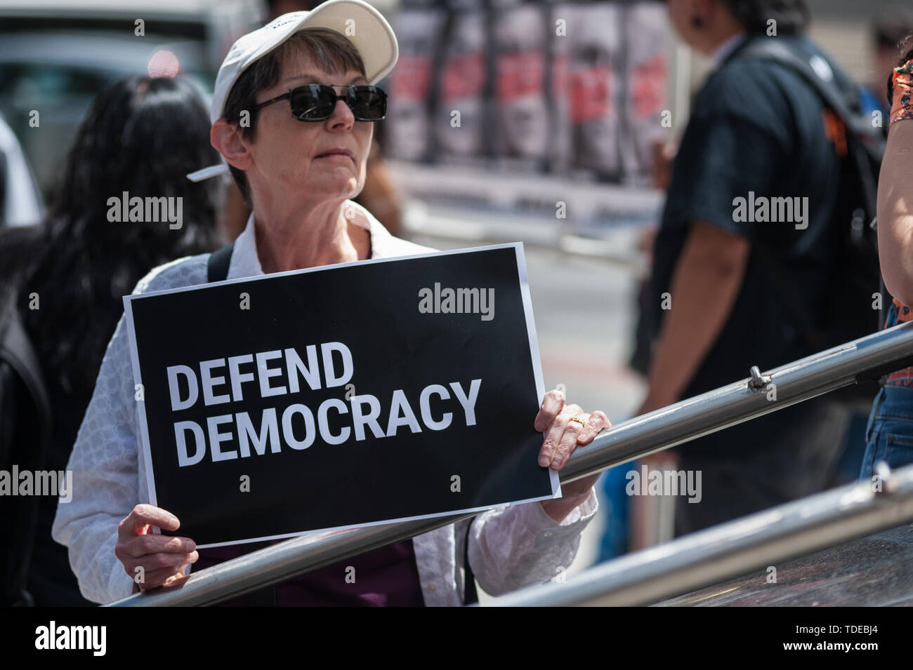 La città di New York, Stati Uniti d'America. Il 15 giugno, 2019. Il 15 giugno 2019, una coalizione di gruppi di attivisti detenuti in un rally in Foley Square, New York City chiedendo l impeachment di U.S. Presidente Trump. Congressista Carolyn Maloney ha annunciato che dopo un attento esame, sta andando a chiamare per un inchiesta di impeachment del Presidente degli Stati Uniti d'America. Il rally in New York City era parte di una giornata nazionale di azione e di attivisti svolgono analoghe manifestazioni attraverso gli Stati Uniti. Credito: Gabriele Holtermann-Gorden/Pacific Press/Alamy Live News Foto Stock