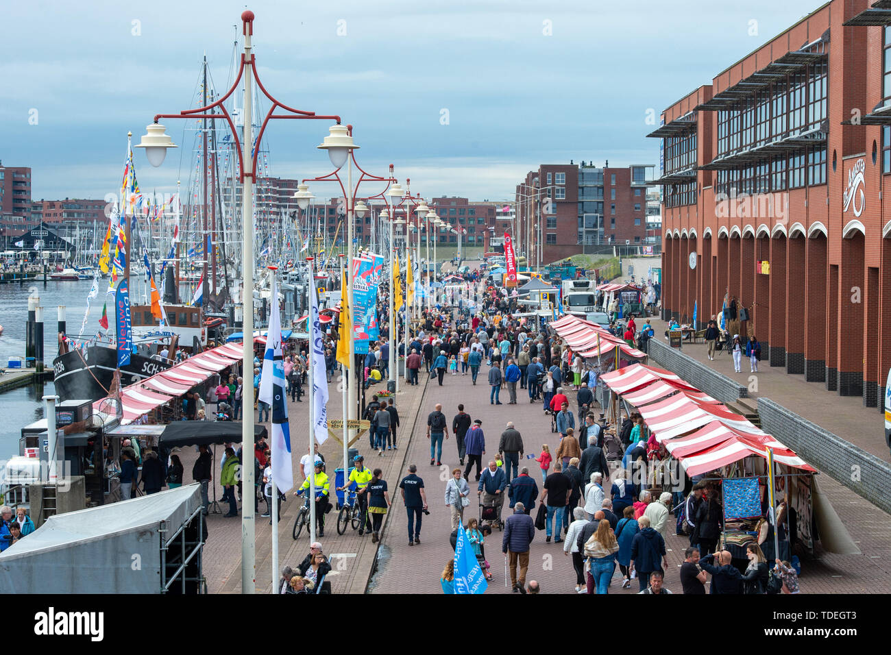 L'Aia , 15-06-2019 , Vlaggetjesdag Scheveningen , Scheveningen Haven , celebrando l'arrivo del nuovo aringa olandese , Hollandse Nieuwe , il porto Foto Stock