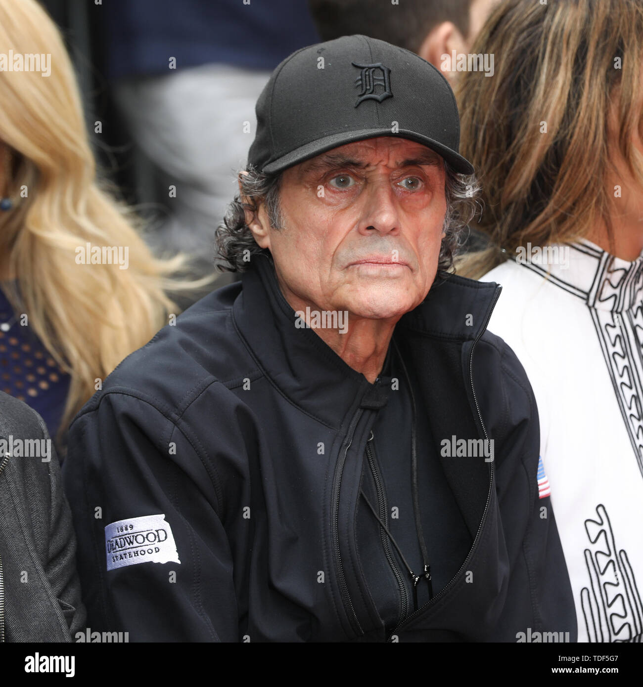 Handprint Cerimonia di Keanu Reeves a TCL Chinese Theatre in Hollywood, la California il 14 maggio 2019 dotate di: Ian McShane dove: Los Angeles, California, Stati Uniti quando: 14 maggio 2019 Credit: Sheri Determan/WENN.com Foto Stock