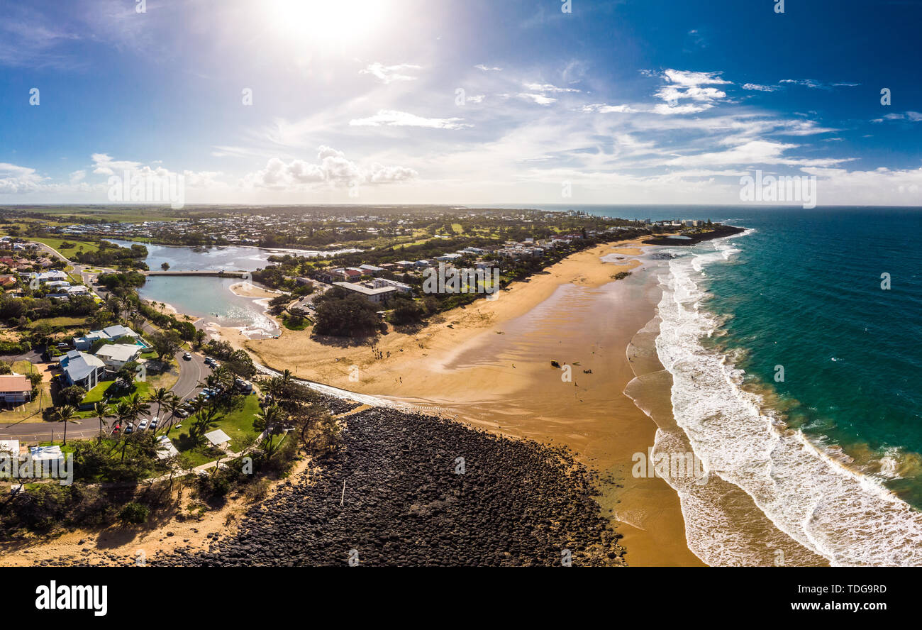 Antenna fuco vista della spiaggia di Bargara e la zona circostante, Queensland, Australia Foto Stock