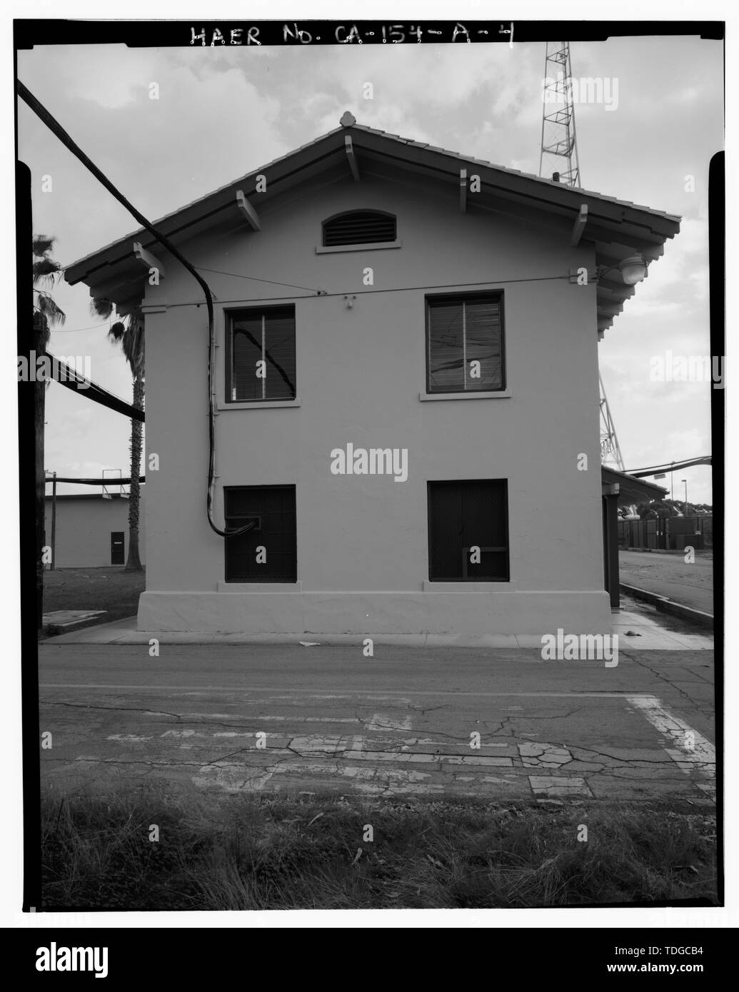 Lato nord. - Altezze Chollas Radio navale impianti trasmittenti, trasmettitore edificio, 6410 Zero Road, San Diego, San Diego County, CA Foto Stock