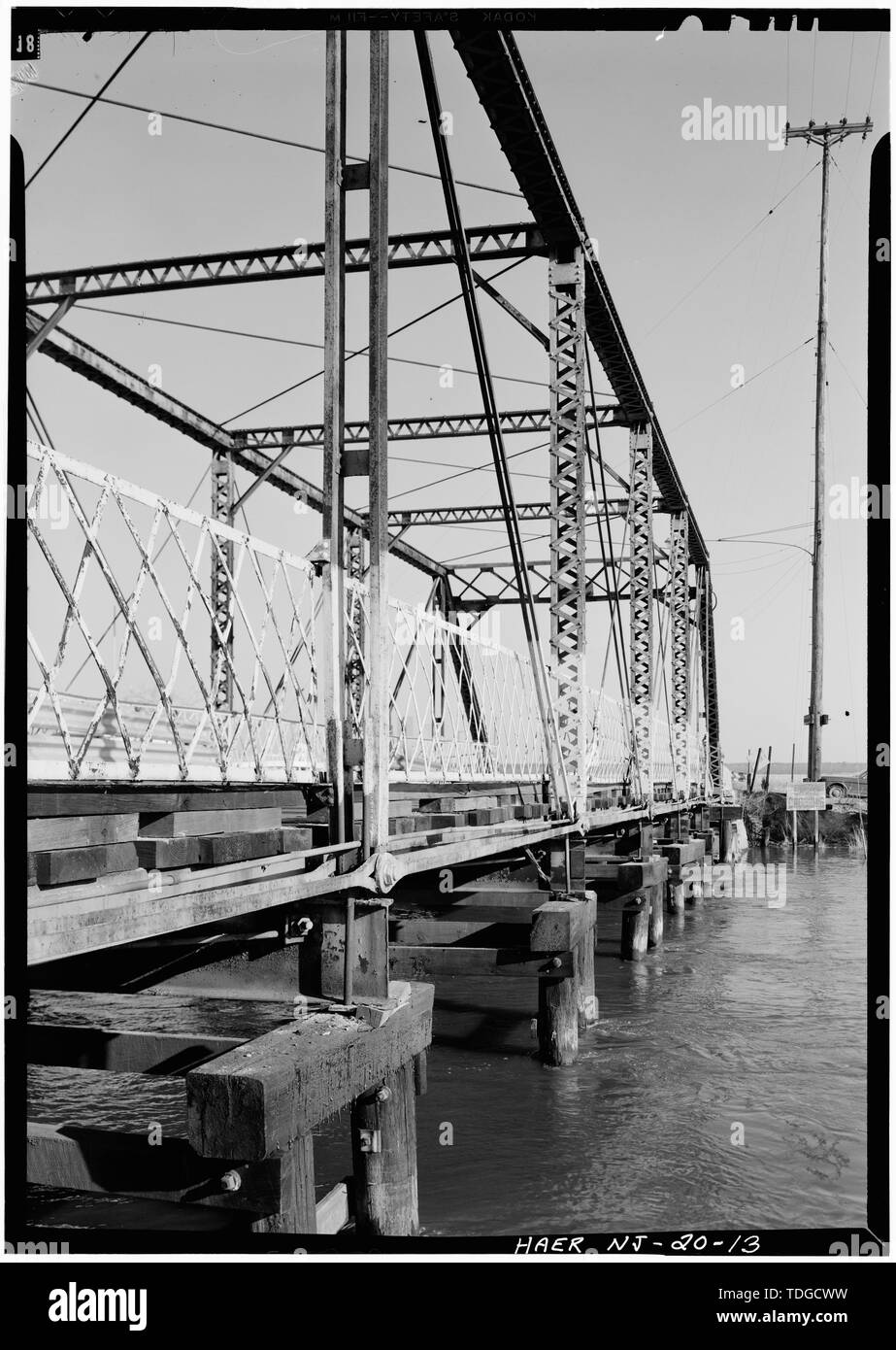 Fermo del nord SPAN DA SUD - Maurizio Fiume Pratt Through-Truss Swing bridge spanning Maurice River, Mauricetown, Cumberland County, NJ Foto Stock