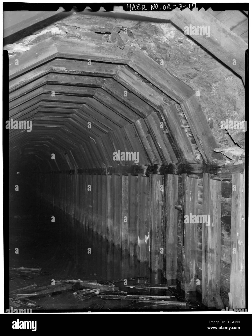 Parete Nord vicino al portale orientale, guardando verso nord-ovest - Portland e Southwestern Tunnel ferroviario, Willamette Meridian, Chapman, contea Columbia, o Foto Stock