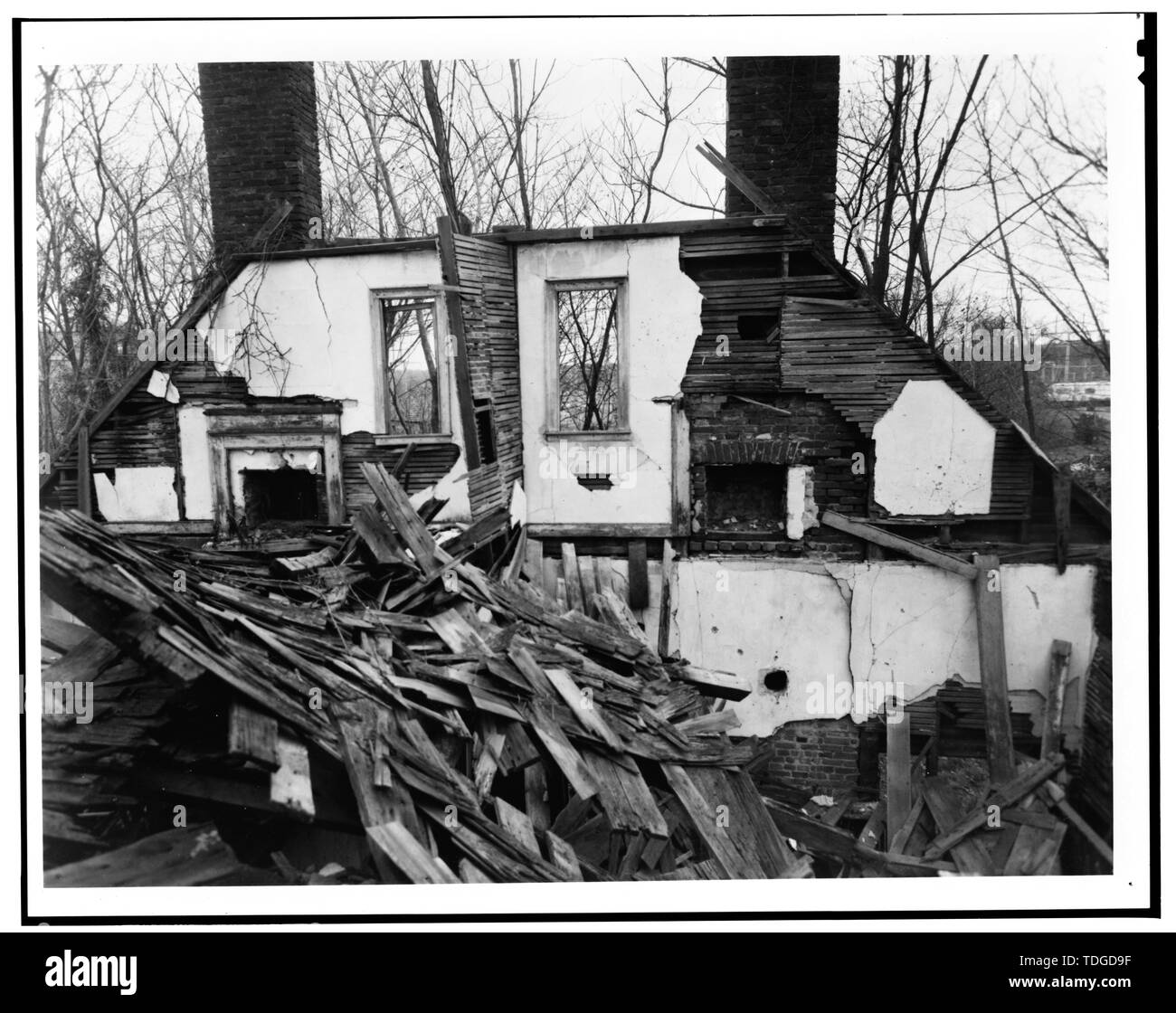 Pareti nord, GABLE END, vista mostrante pareti della seconda STORIA E PIANO TERRA livelli - Charles' dono, membro dei percorsi 2 e 4, Lusby, Calvert County, MD; St. Mary's città Commissione, sponsor, Maryland attendibilità storica, sponsor; barbiere, Douglas, fotografo; Carson, Cary, delineatore Foto Stock