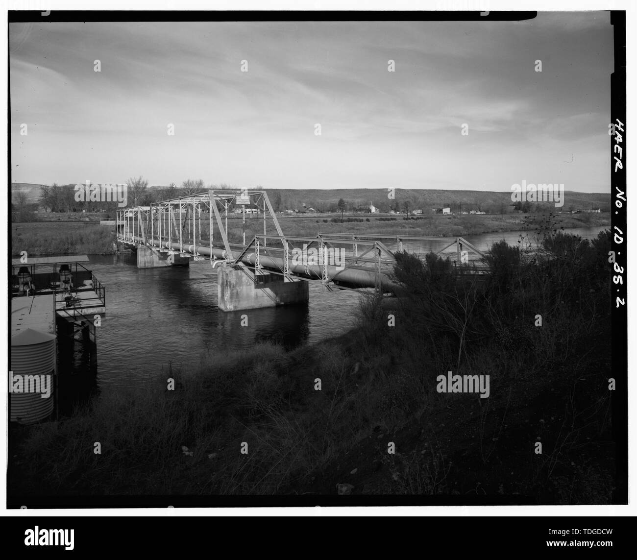 Nord-NORD-EST vista della collina di re ponte dalla estremità sud. - Re Hill bridge spanning Snake River nello Stato percorso n. 93808A, re Hill, Elmore County, ID Foto Stock