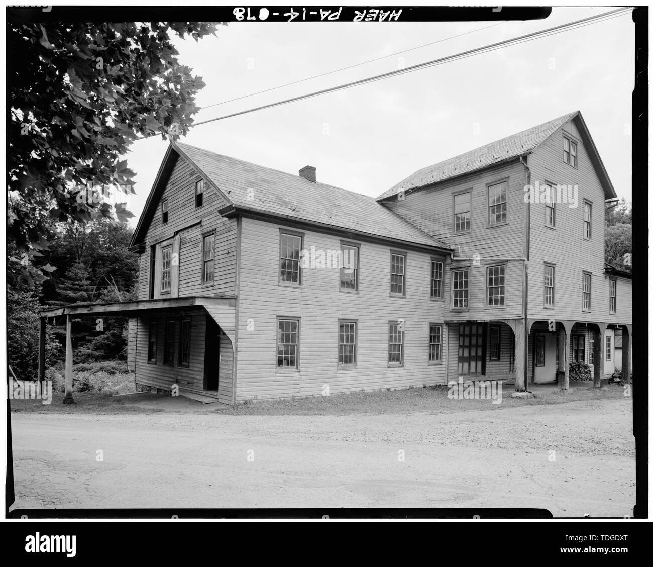 L'angolo nord-est del carro opere. PAINT SHOP occupa il secondo piano, panca negozio occupa il primo piano. - Gruber opere del carro, Pennsylvania Route 183 e stato Hill Road a Ponte rosso di Park, Bernville, Berks County, PA Foto Stock