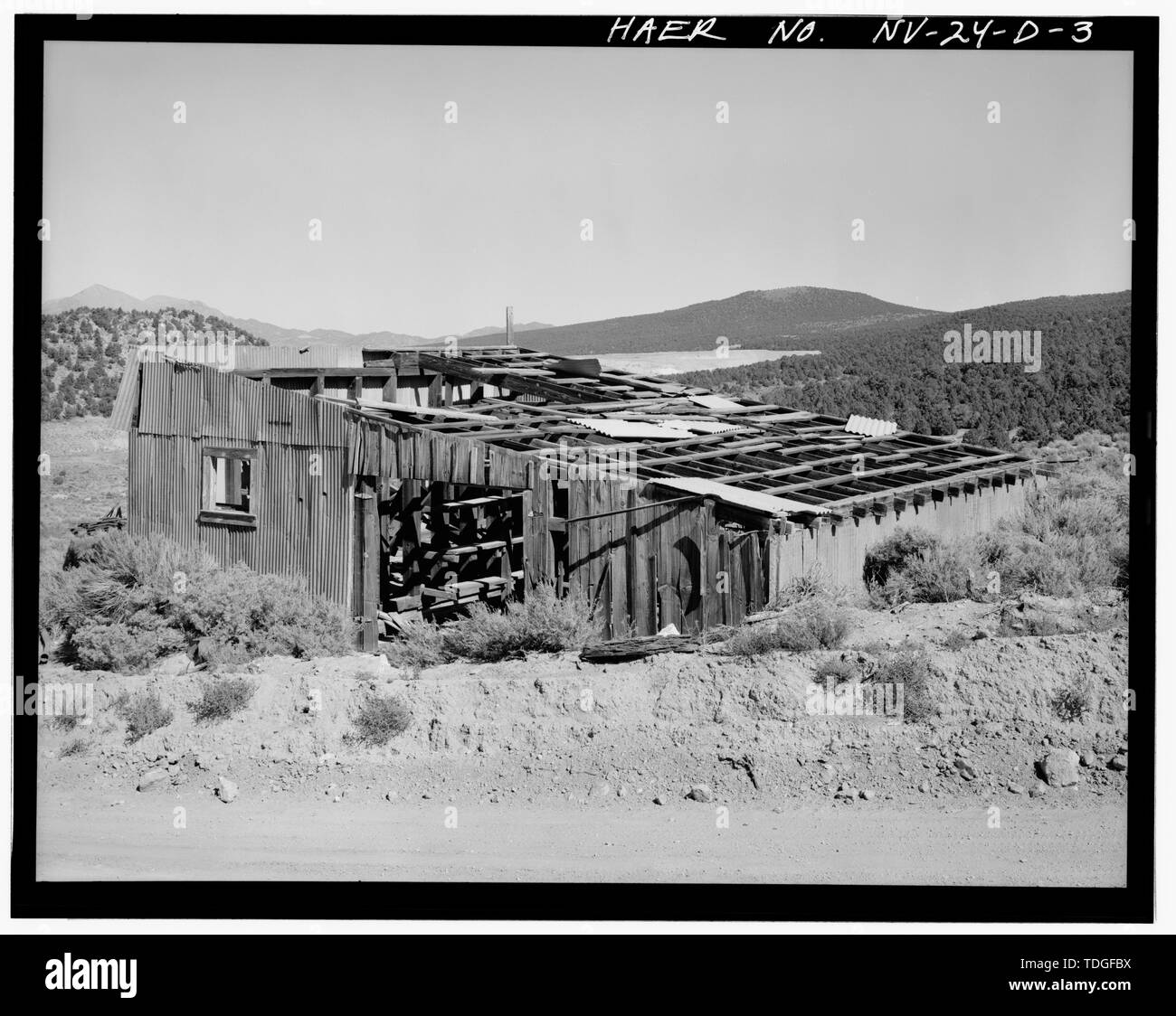 Nord-est Vista di ovest e sud - Juniata complesso del mulino, magazzino, 22,5 miglia a sud-ovest di Hawthorne, tra il cratere di Aurora e Aurora picco, Hawthorne, minerale County, NV Foto Stock