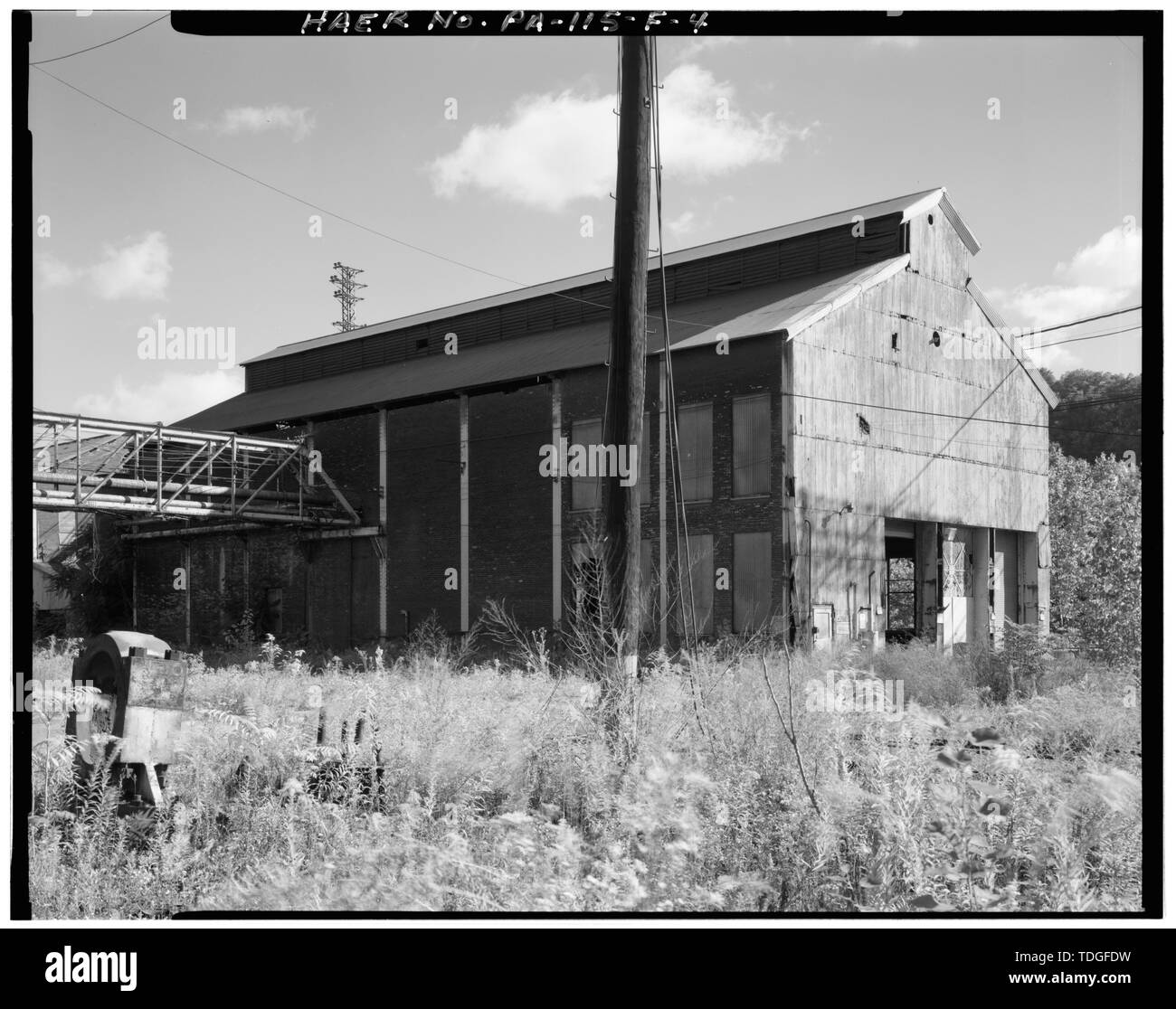 Vista del nordest della riparazione auto shop (precedentemente la siviera casa). - Stati Uniti Acciaio opere Duquesne, edifici ausiliari e negozi lungo il fiume Monongahela Duquesne, Contea di Allegheny, PA; Carnegie,; Andrew Carnegie Steel Company; U.S. Steel Corporation; American Bridge Company Foto Stock