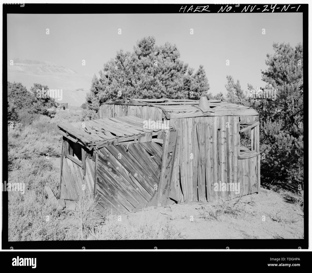 Visualizzazione di nord-ovest del lato est - Juniata complesso del mulino, miniera e Camp Residence, 22,5 miglia a sud-ovest di Hawthorne, tra il cratere di Aurora e Aurora picco, Hawthorne, minerale County, NV Foto Stock